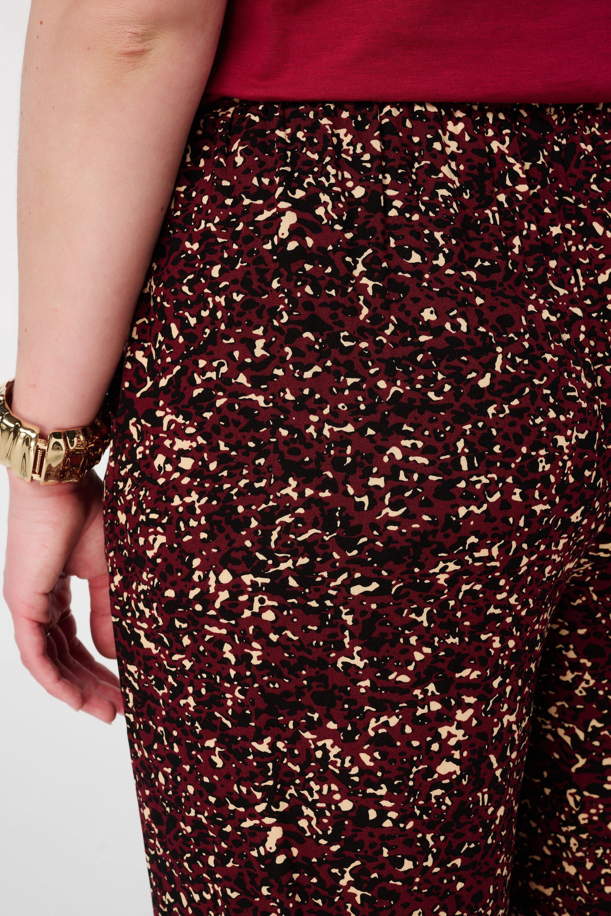 Pantalones ligeros con estampado image number 4