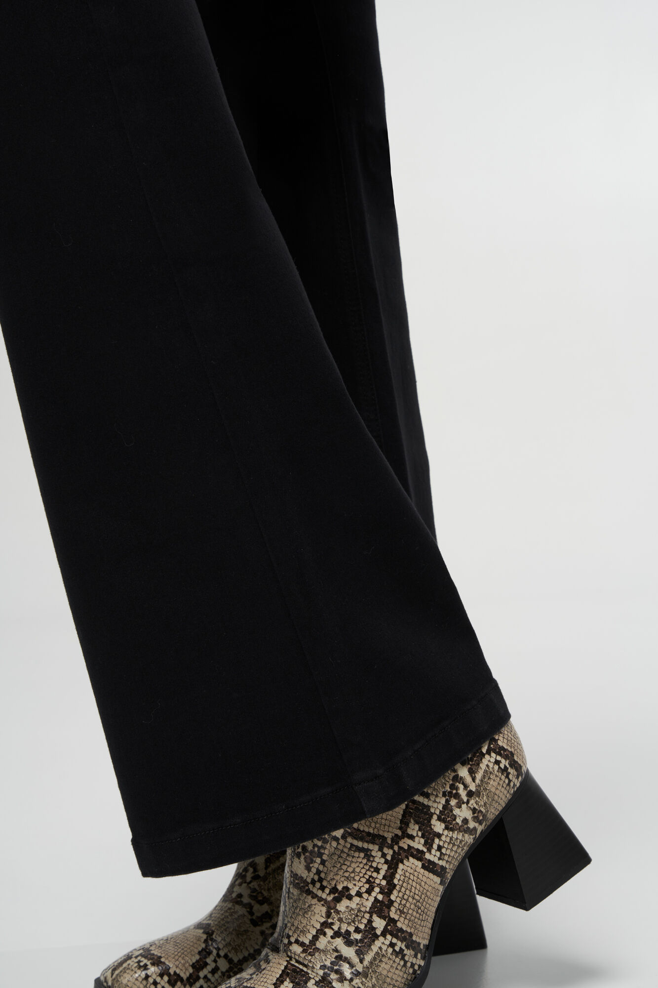 Vaqueros campana JASMIN image number 4