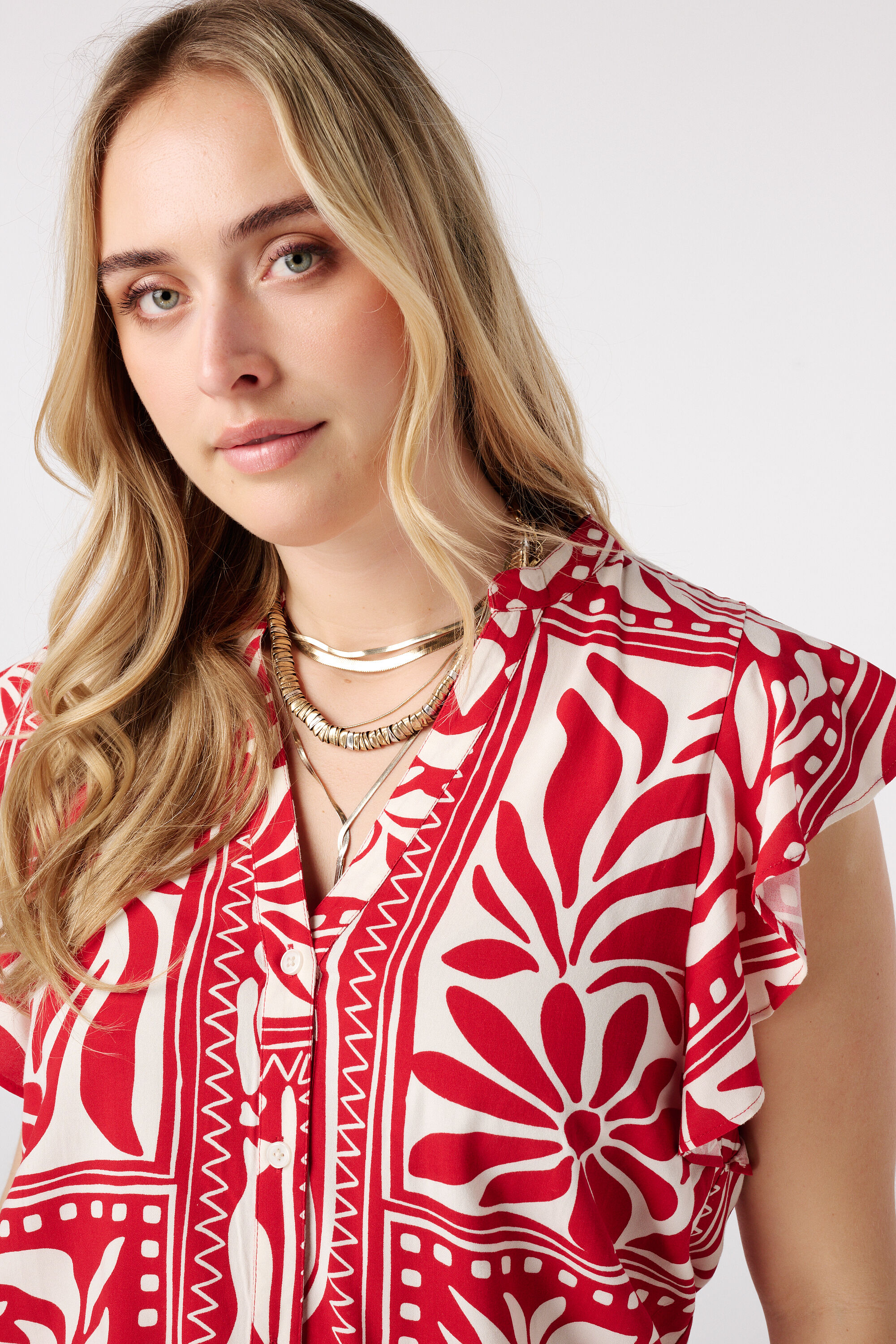 Blusa con volantes image number 4