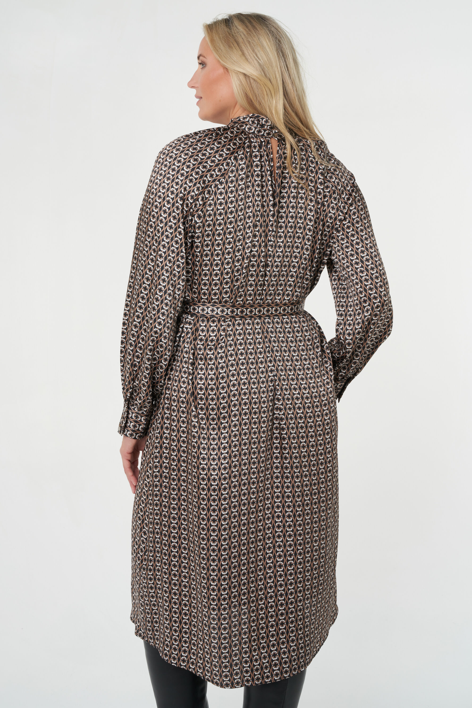 Vestido con estampado gr&aacute;fico image number 3