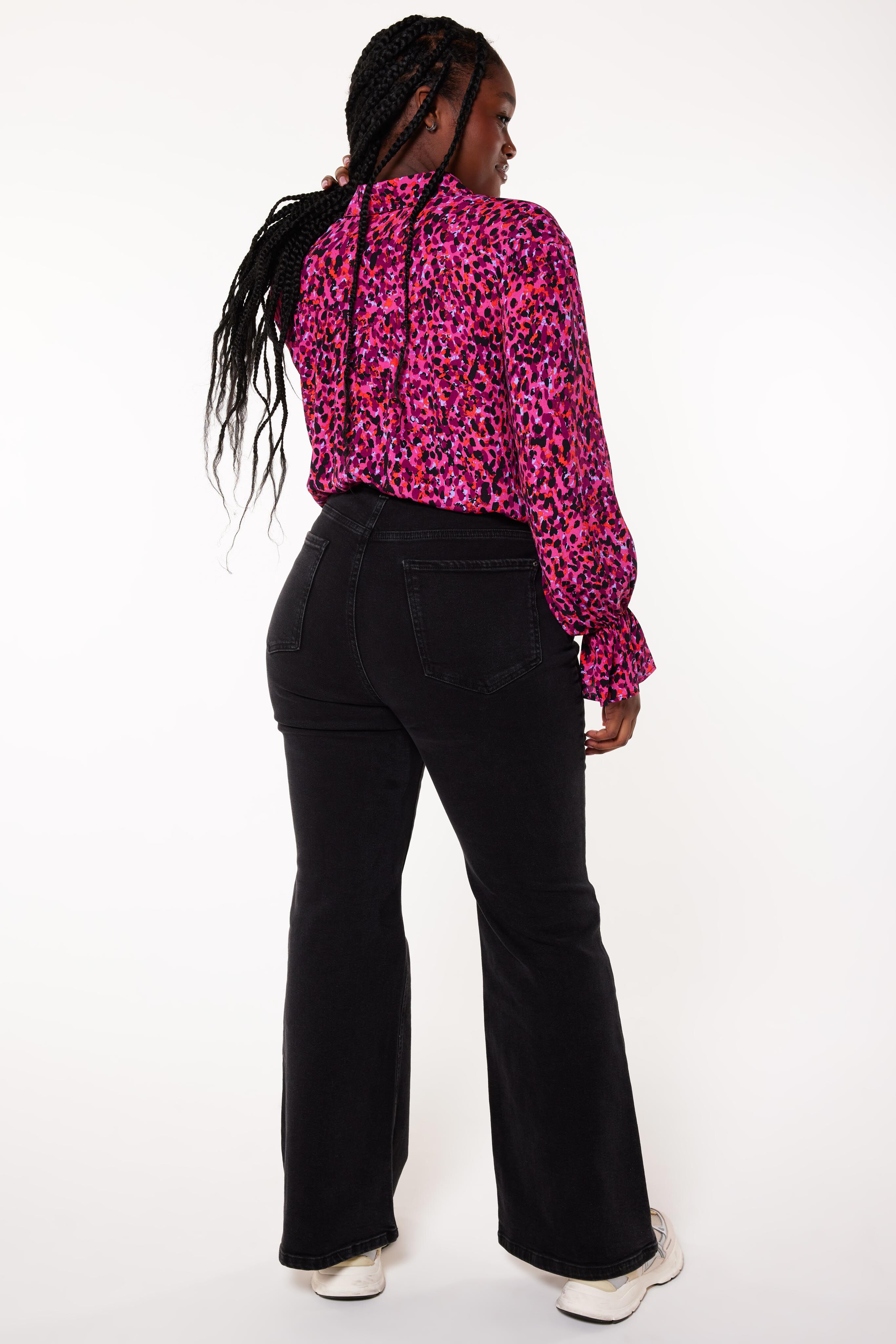 Vaqueros acampanados desde la rodilla image number 4