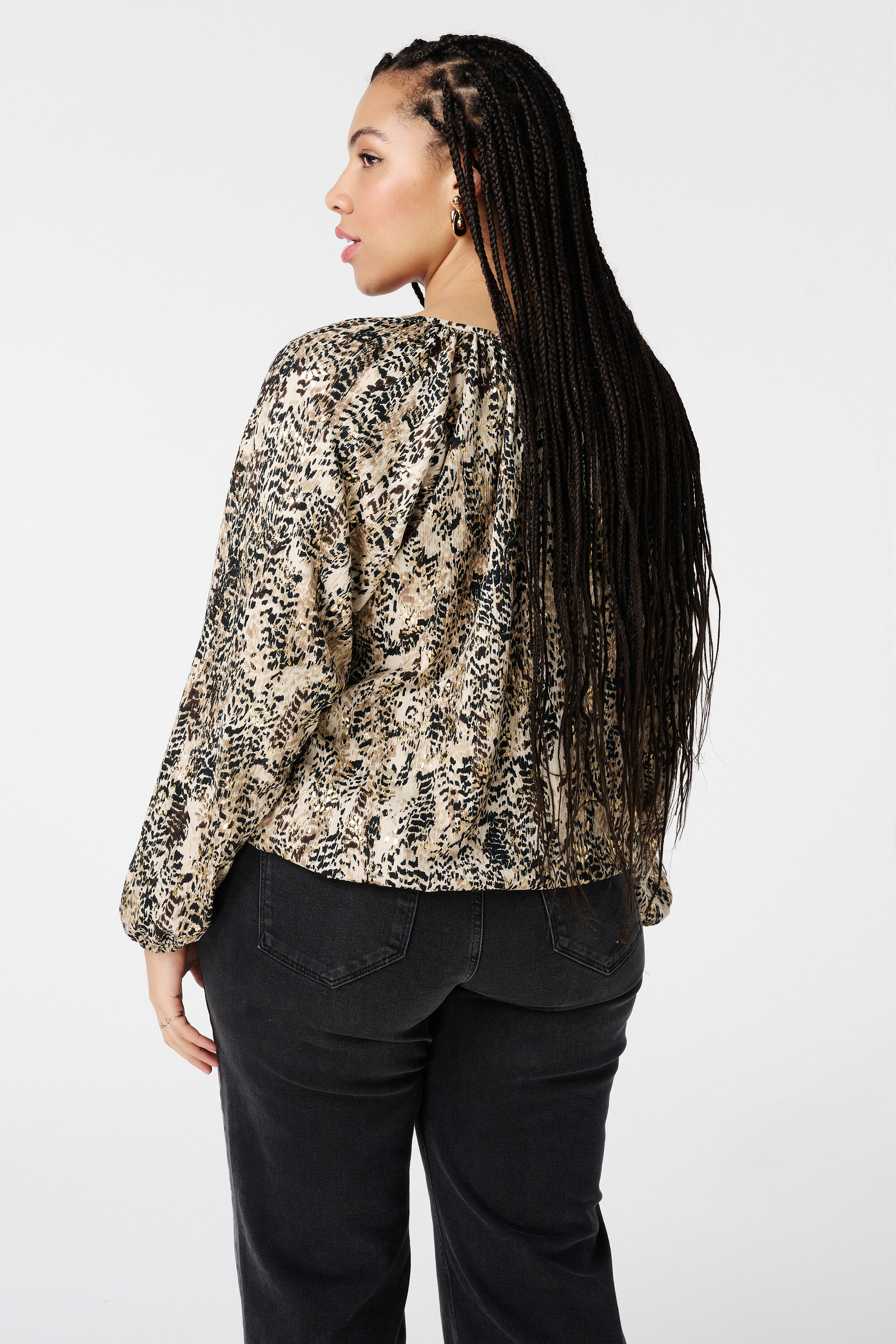 Top con detalles met&aacute;licos image number 3