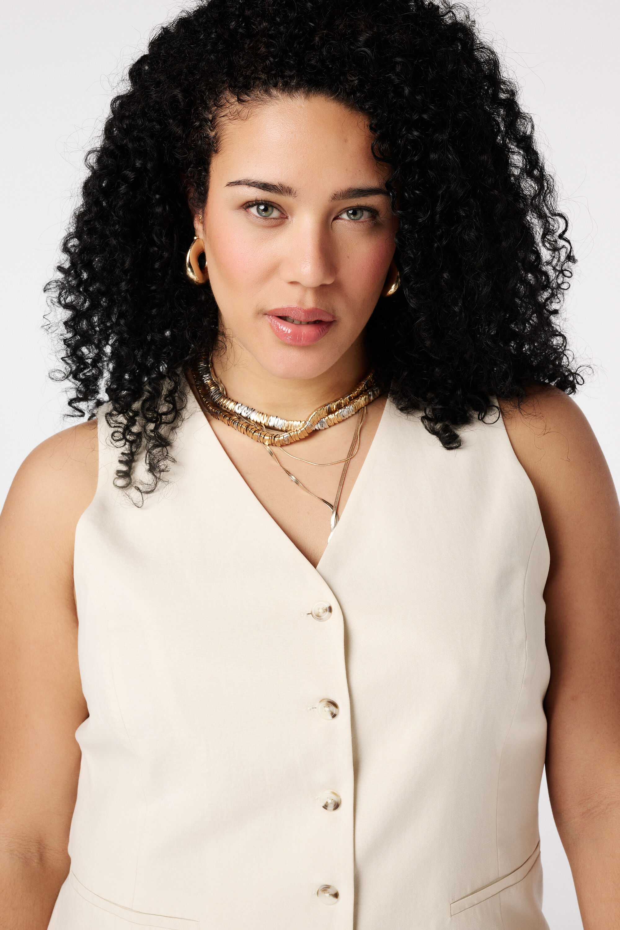 Chaleco con cierre de botones image number 4