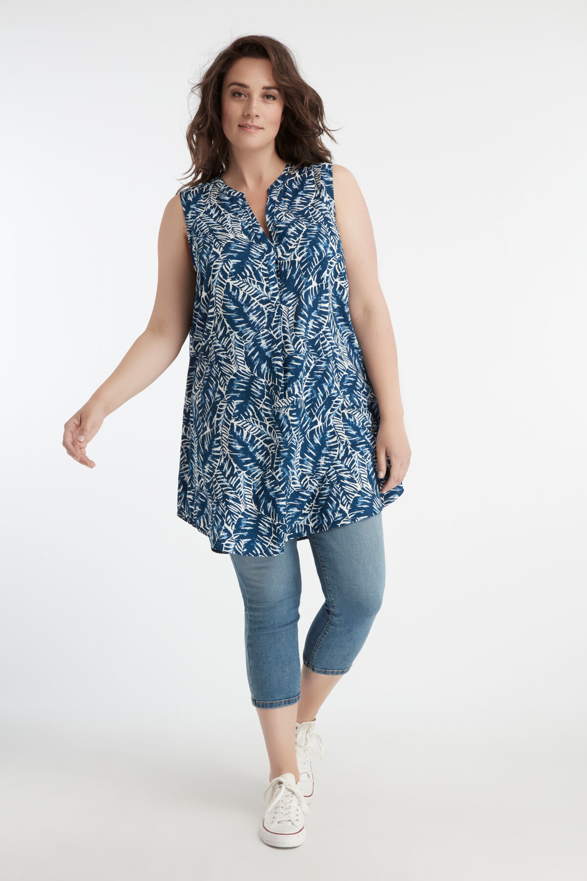 Blusa de encaje sin mangas image number 5