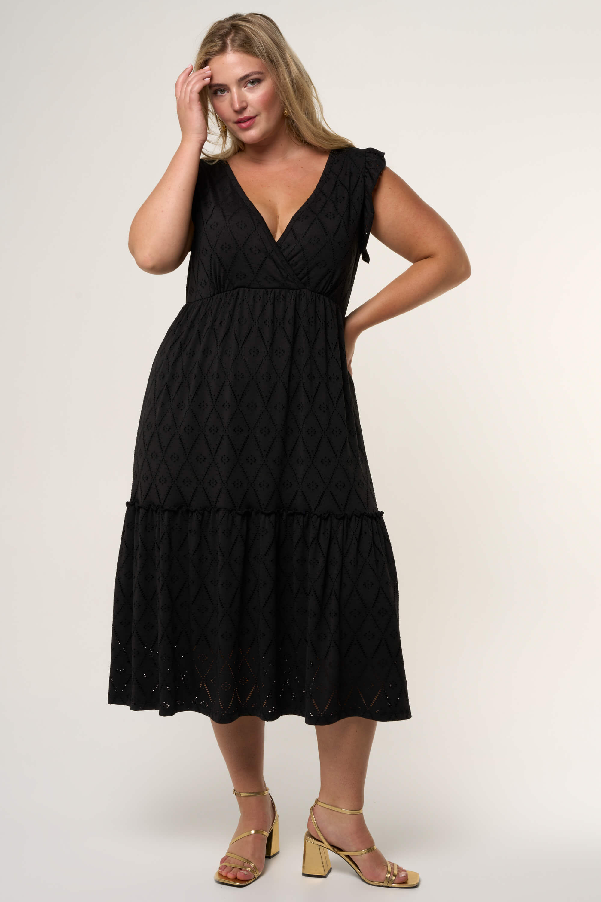 Vestido midi con bordado image number 0