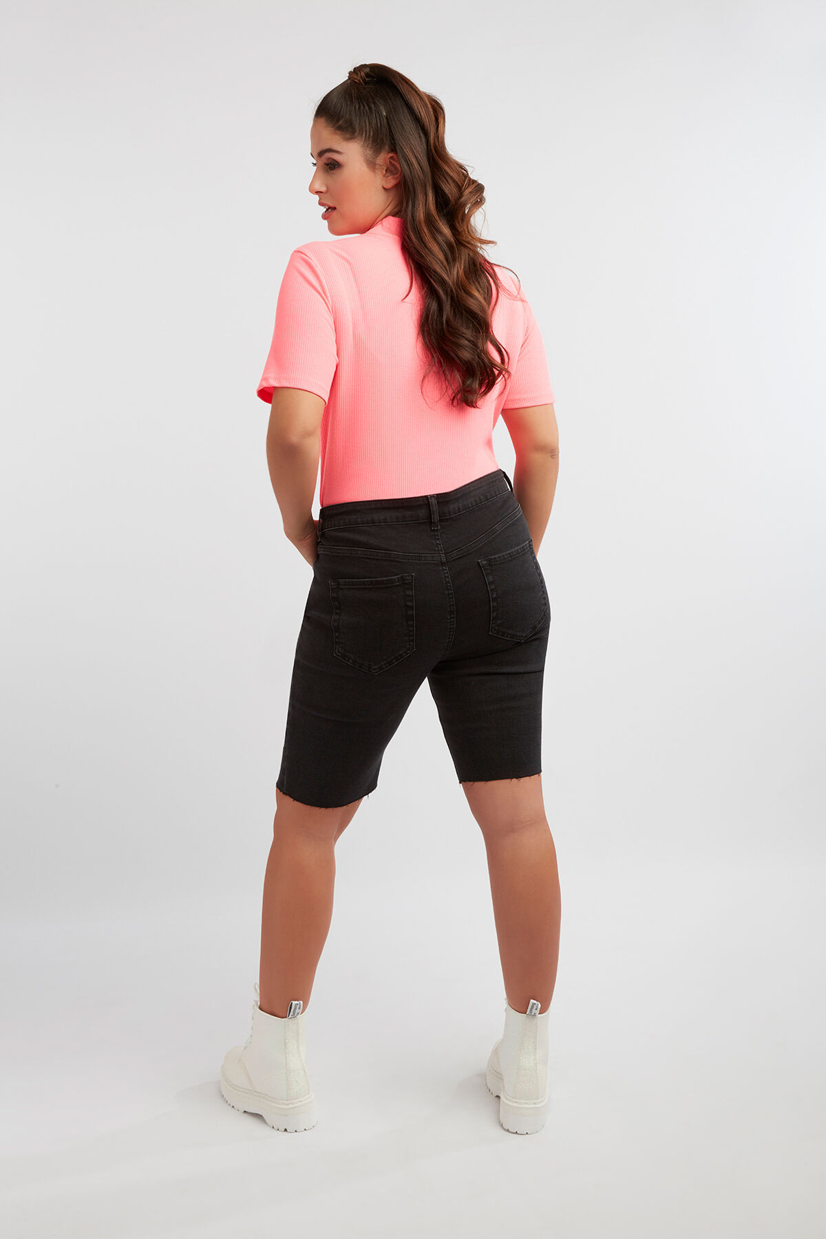 Camiseta estriada de cuello alto y color ne&oacute;n image number 6