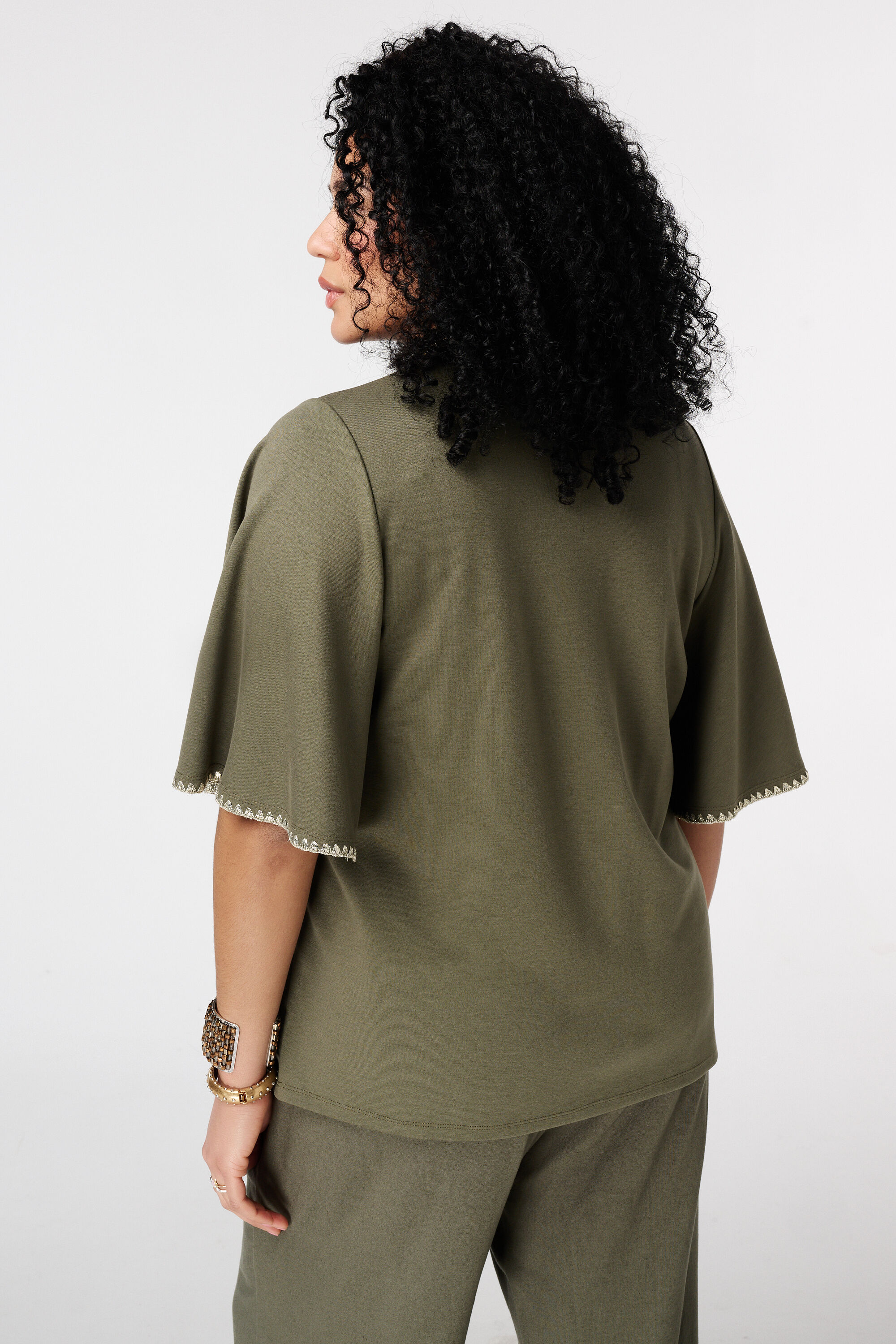 Camiseta con mangas mariposa image number 3