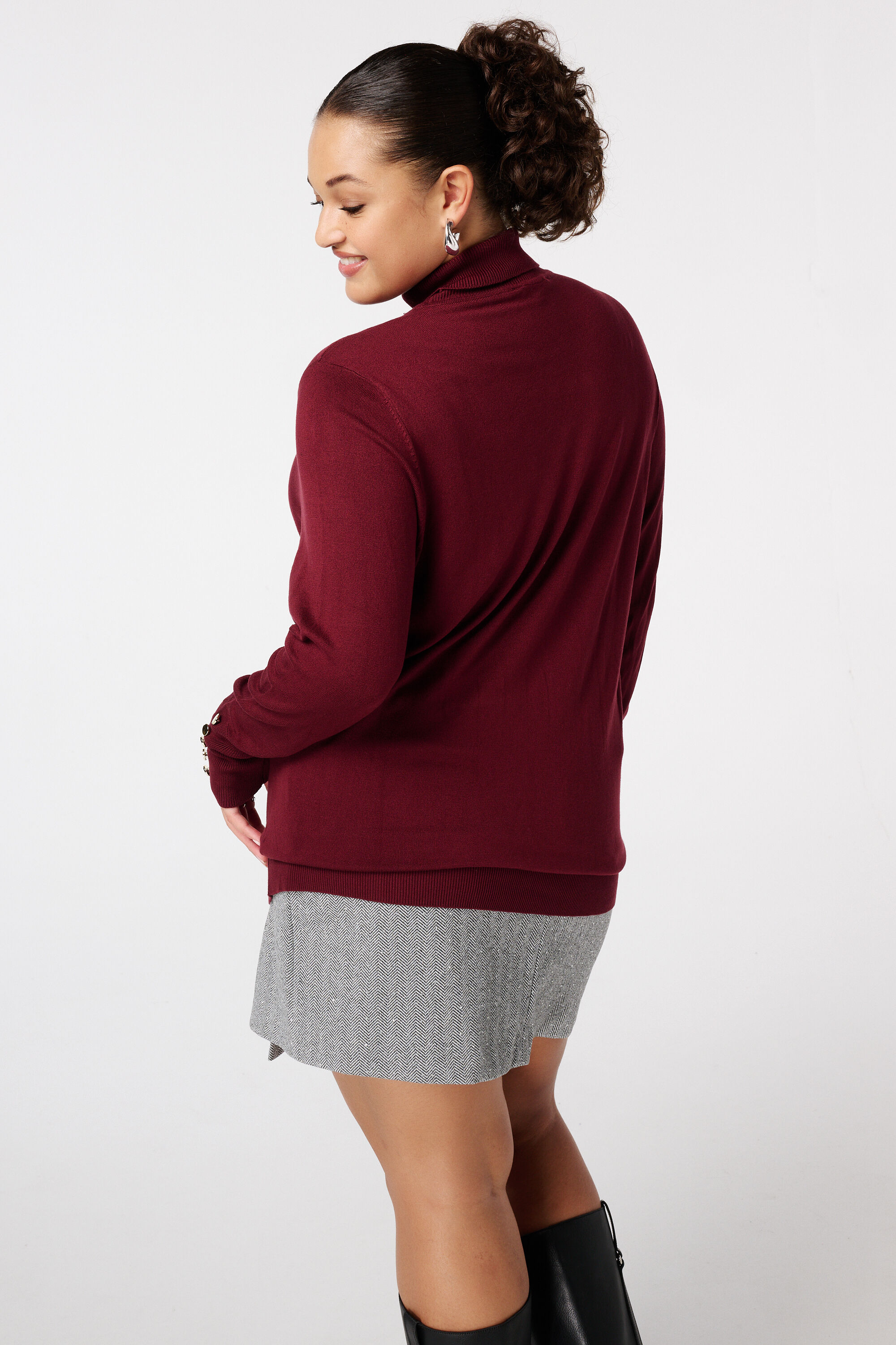 Jersey con cuello alto y botones decorativos image number 3