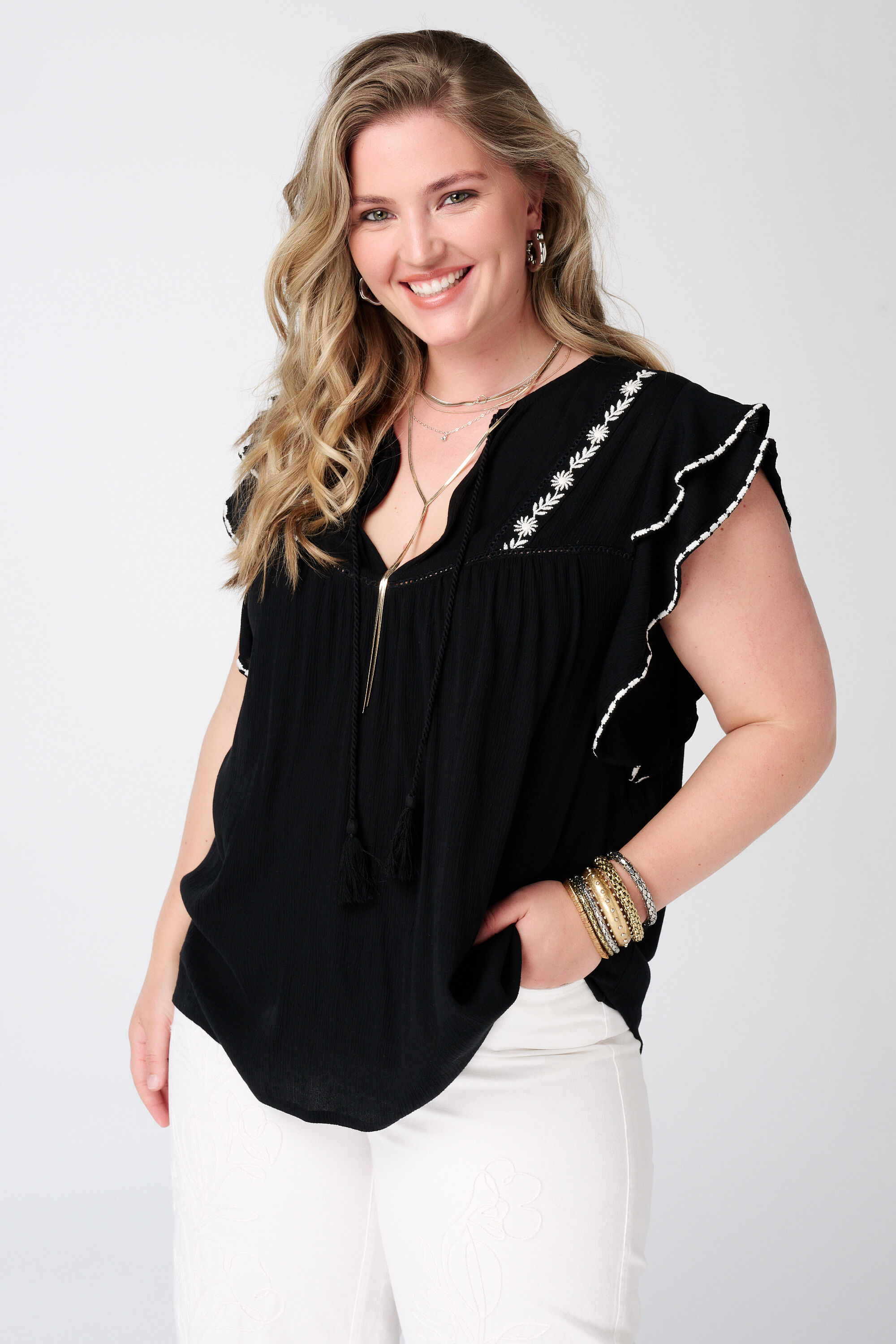 Blusa con mangas cortas con volantes