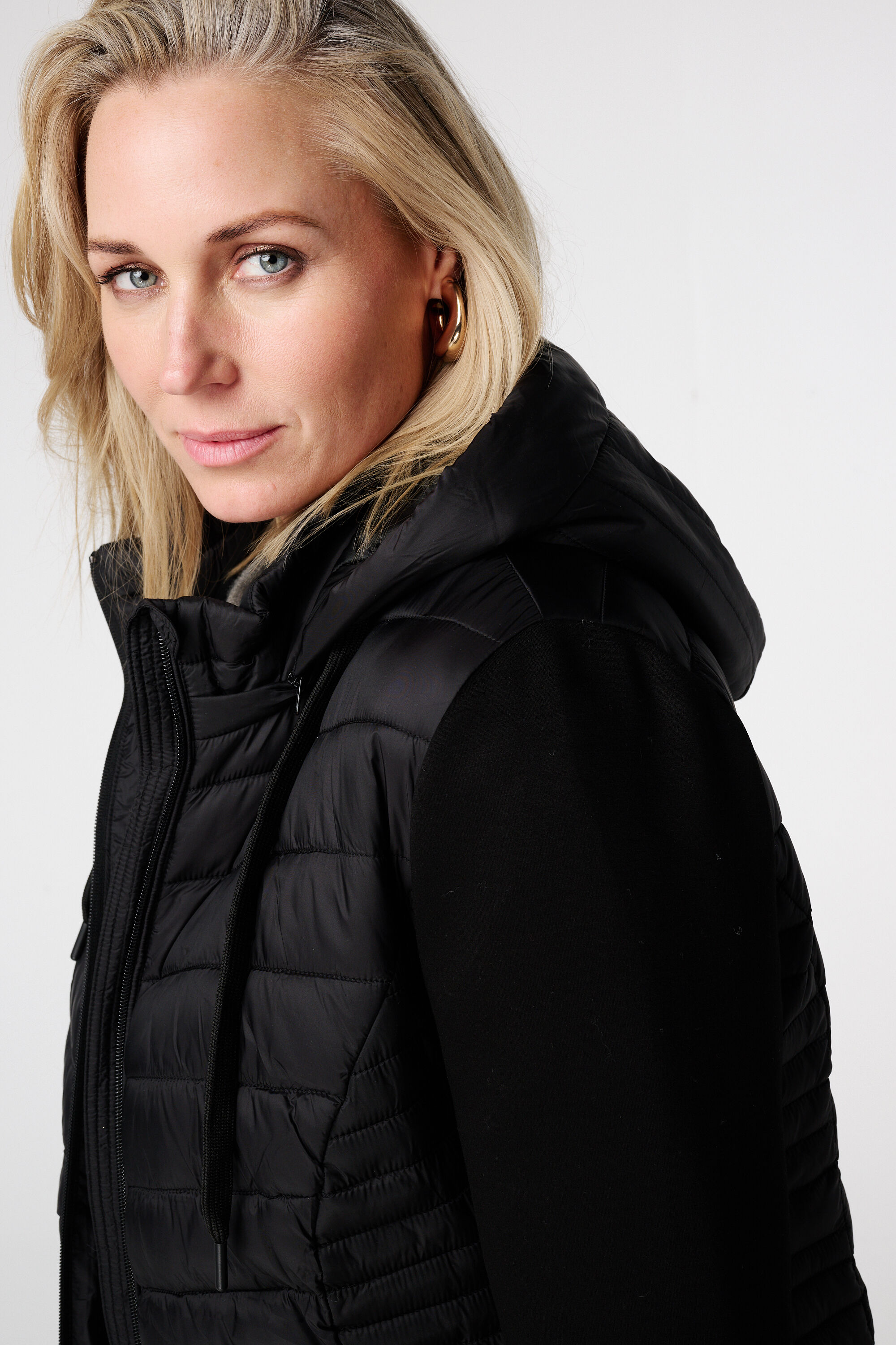 Chaqueta acolchada con mangas de tela image number 4