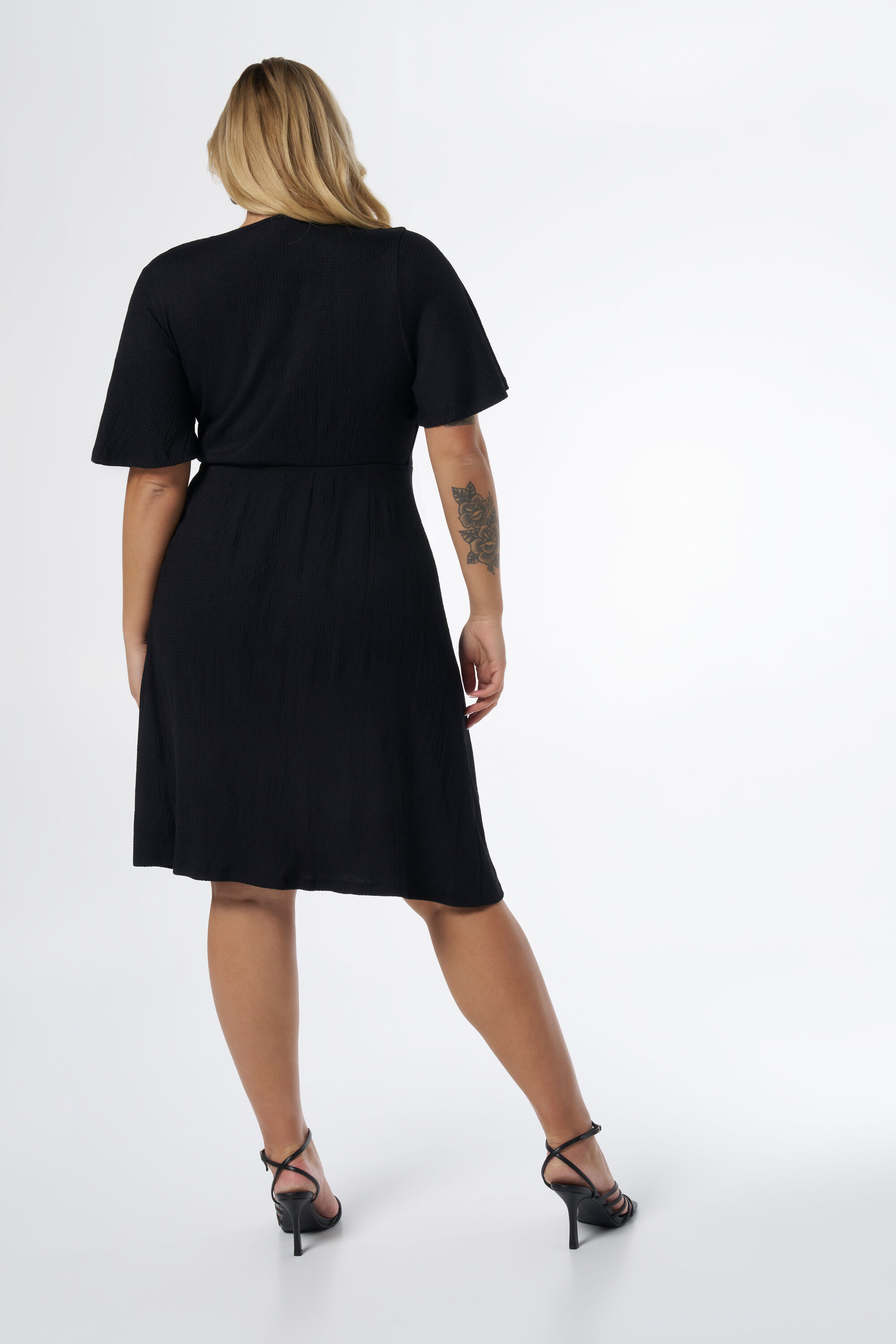 Vestido cruzado image number 3