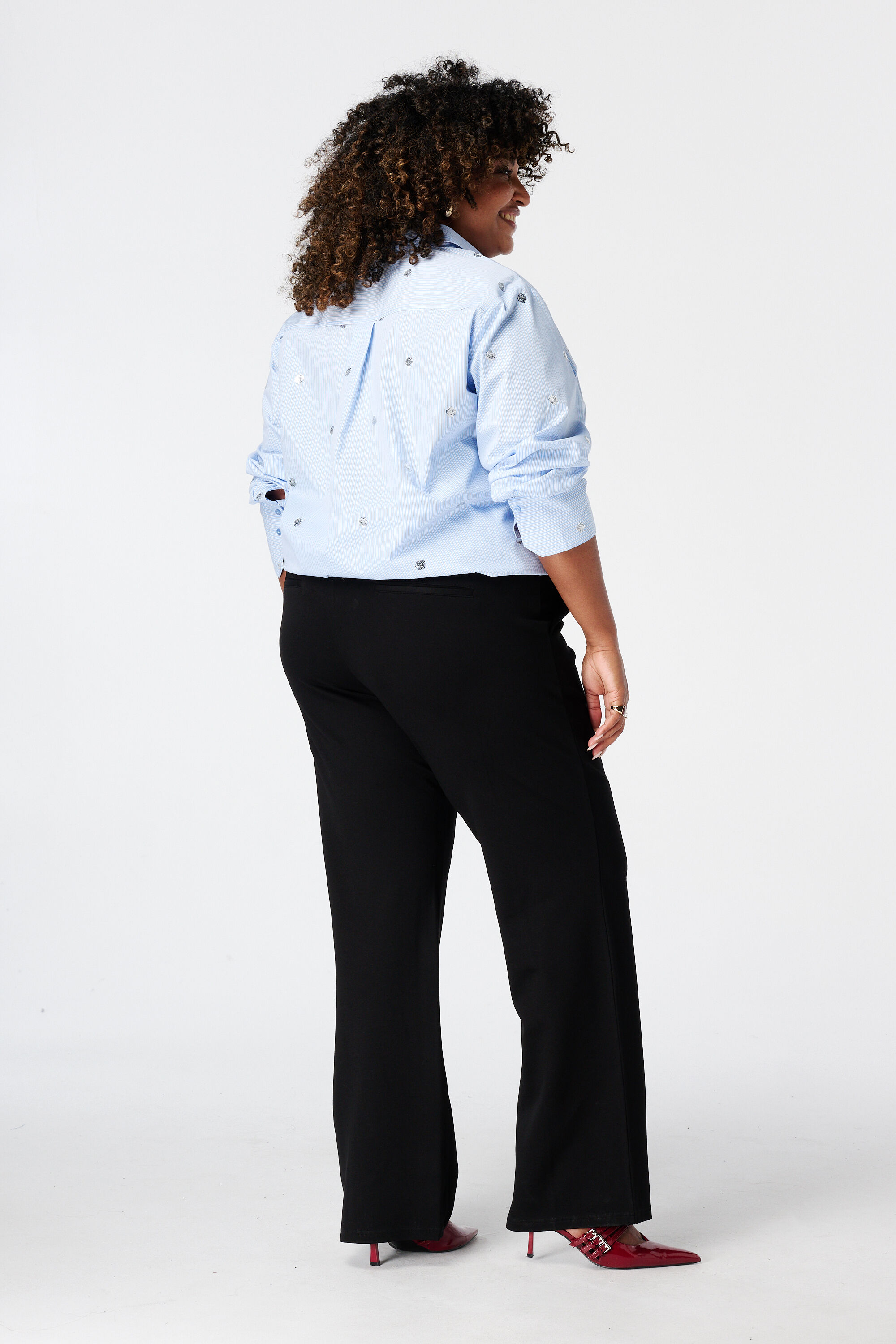 Pantal&oacute;n wide leg con cintura el&aacute;stica image number 3
