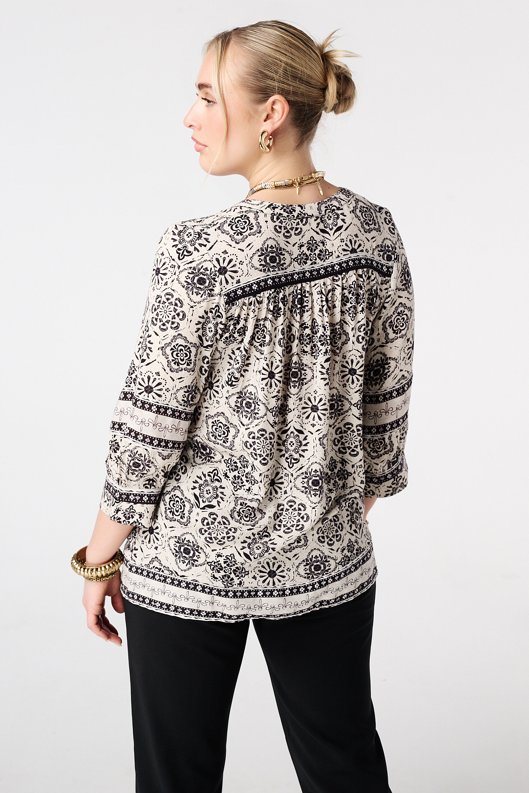 Blusa con cierre de botones image number 3