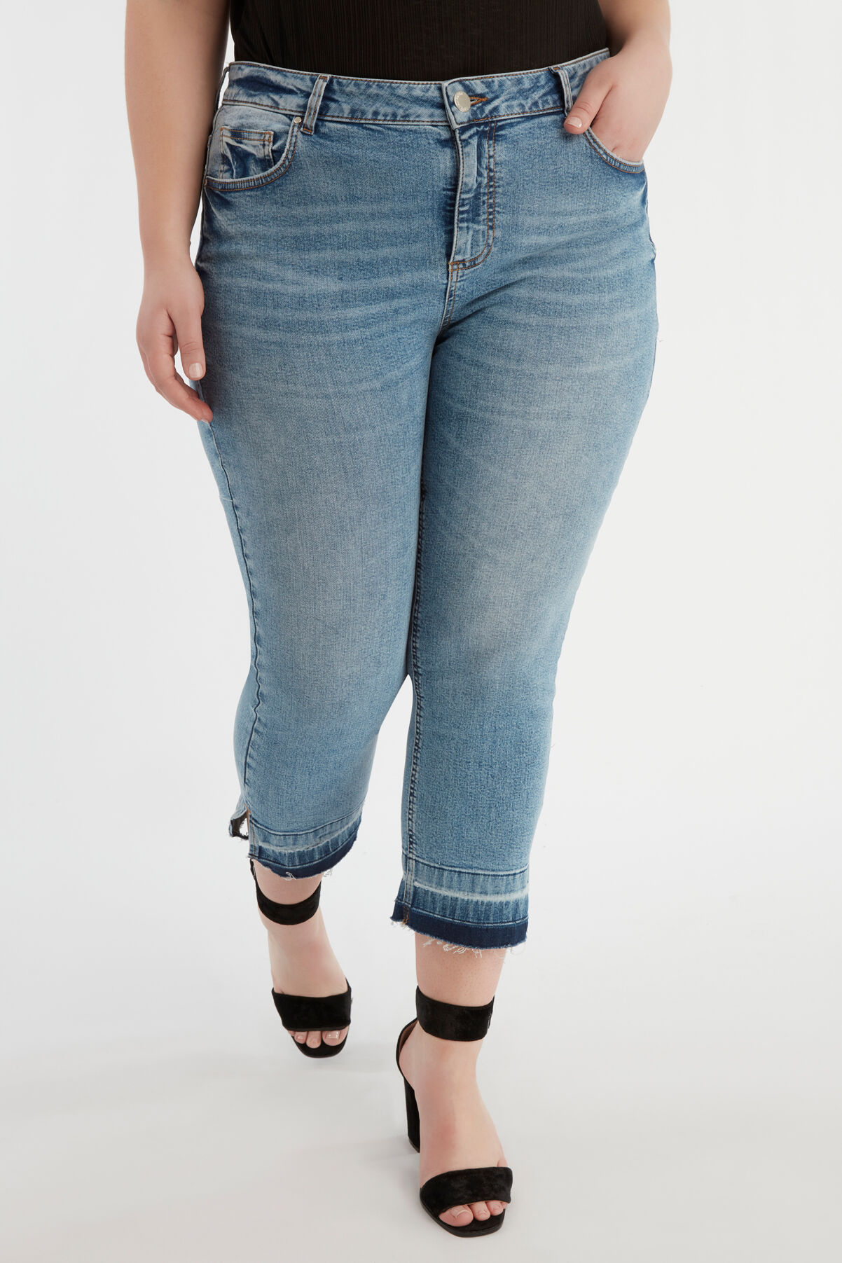 Vaqueros 7/8 con el talle recto image number 3