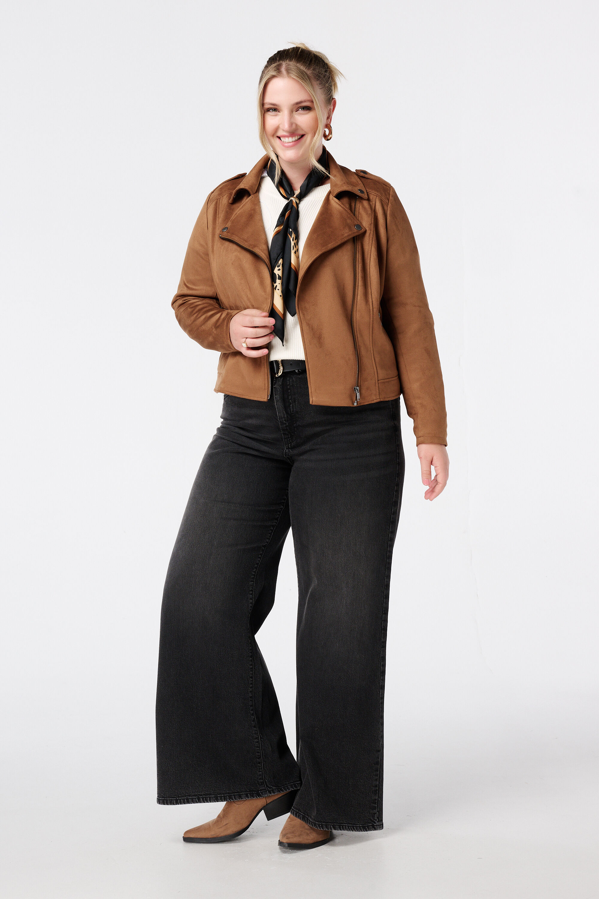 Chaqueta motera de ante sint&eacute;tico image number 5