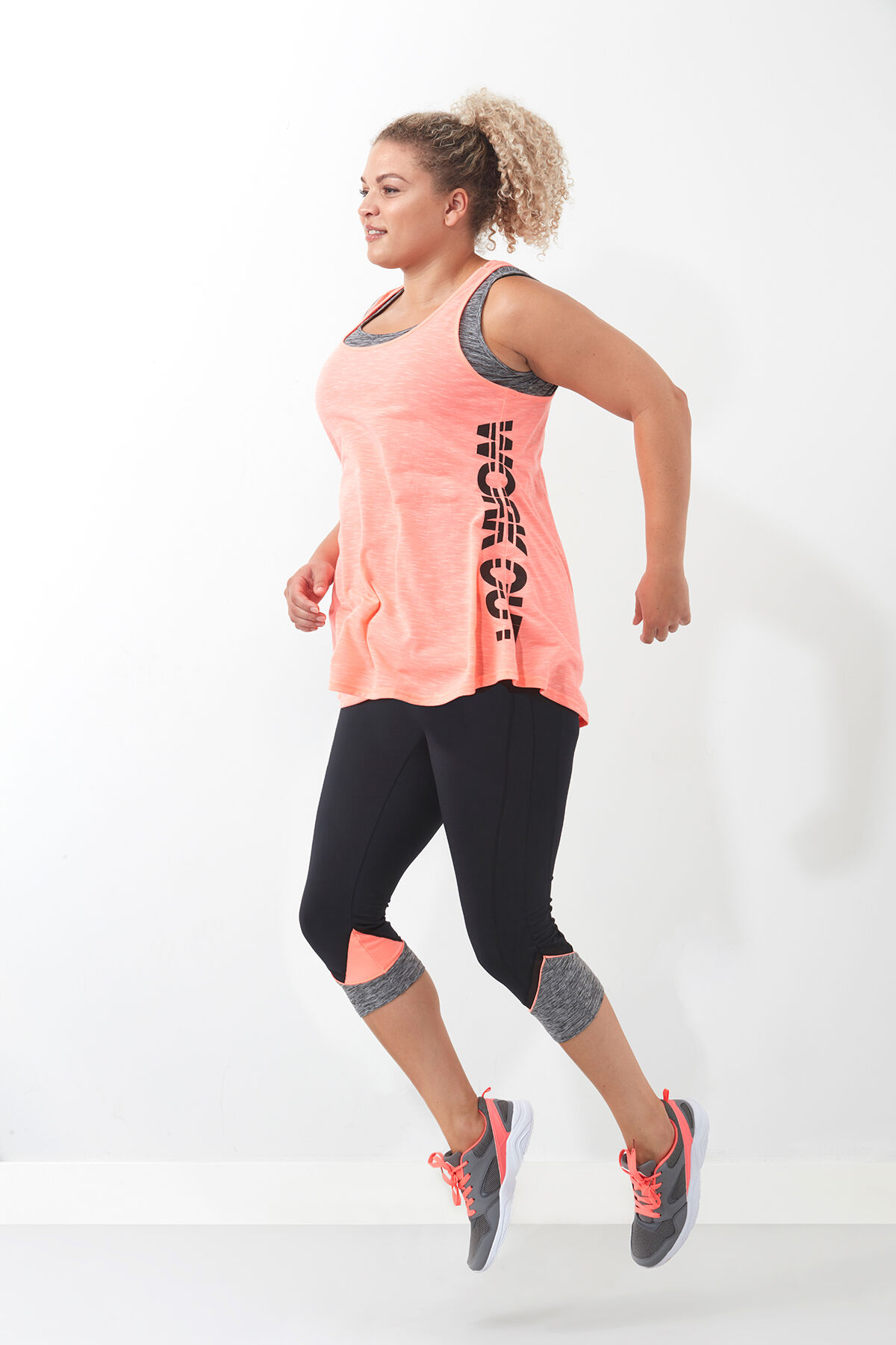 Leggings deportivos de tres cuartos image number 3