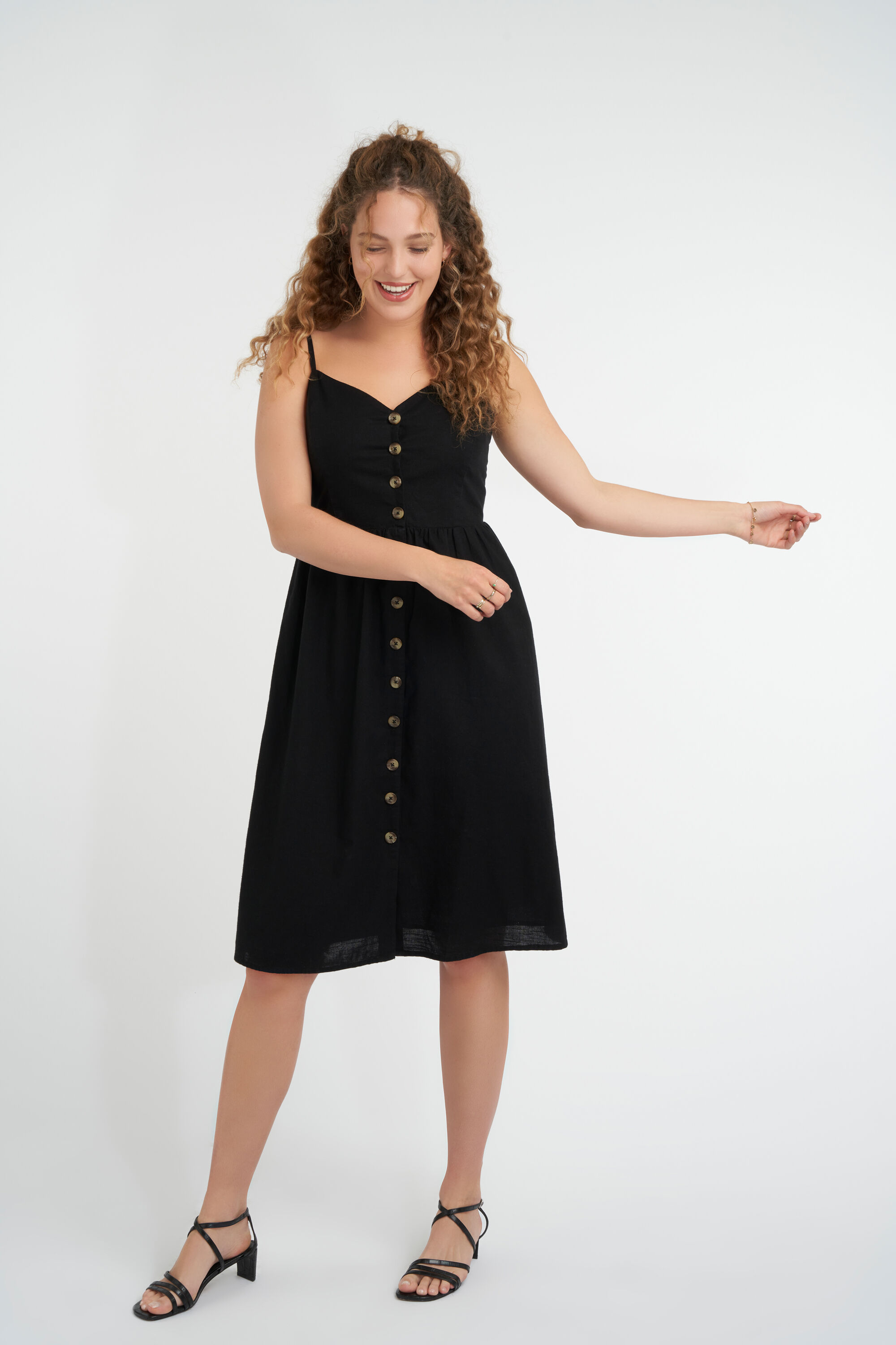 Vestido de botones  image number 6