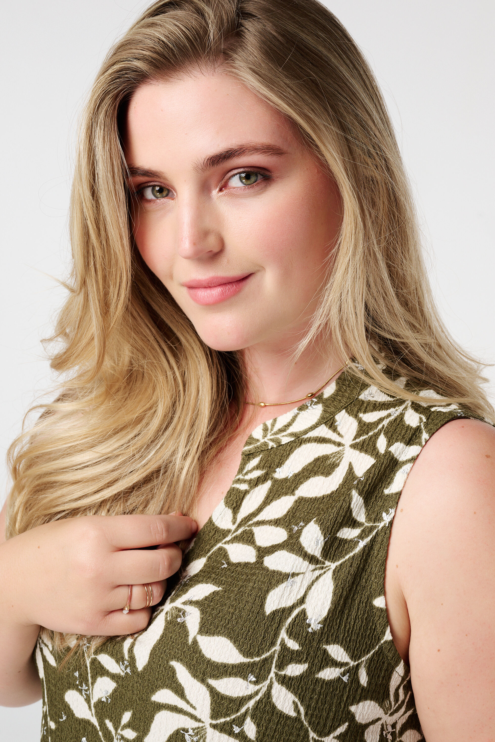 Top sin mangas estampado image number 4