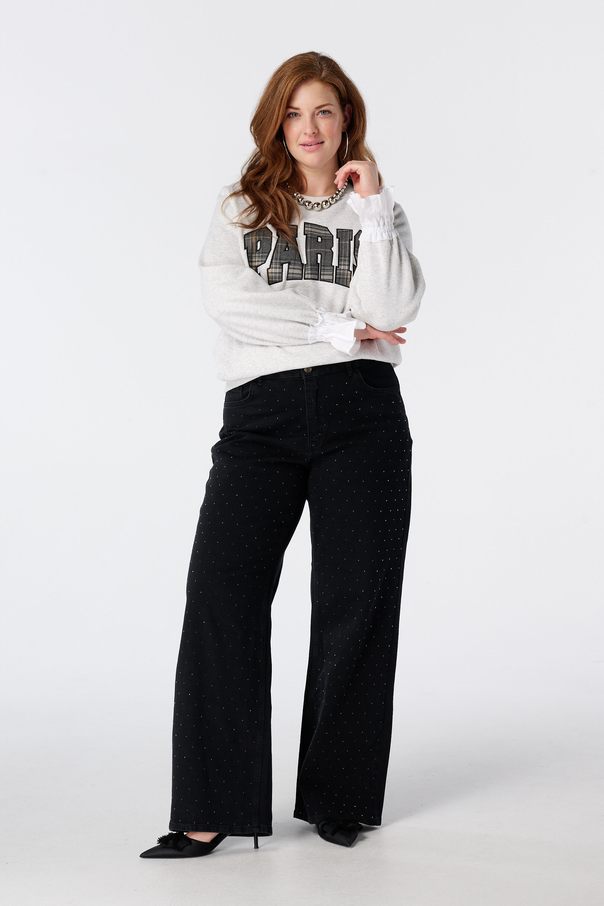 Vaqueros wide leg con tachuelas