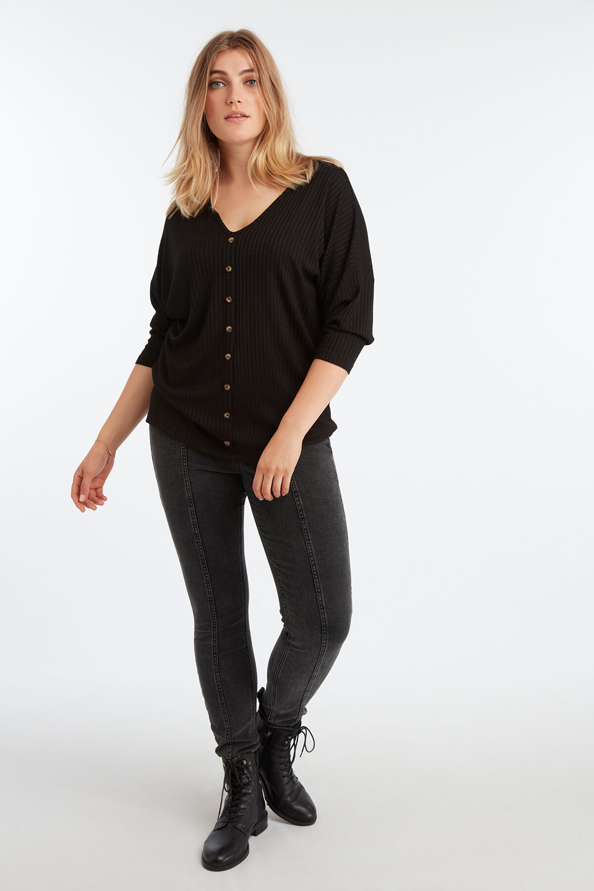 Vaqueros de pitillo de cintura alta image number 3