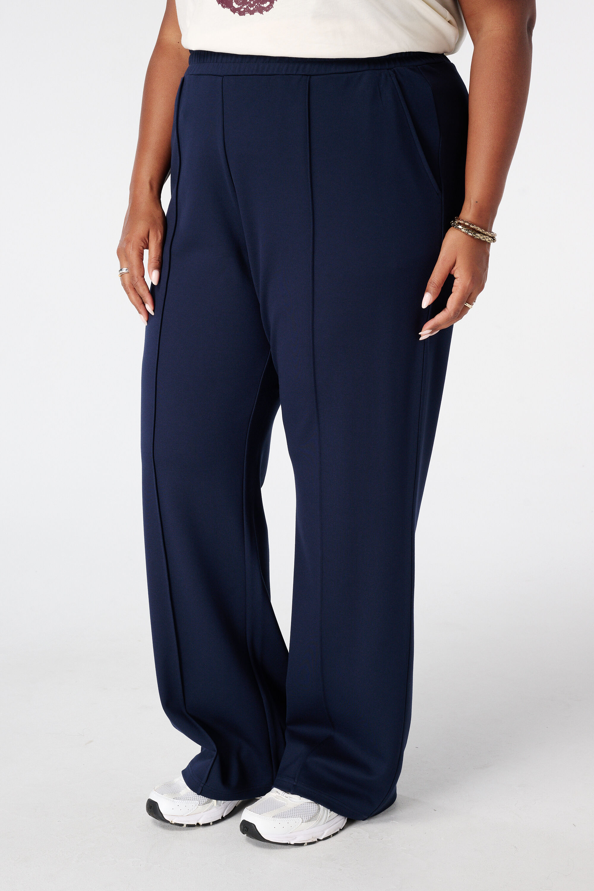 Pantal&oacute;n wide leg con cintura el&aacute;stica image number 5