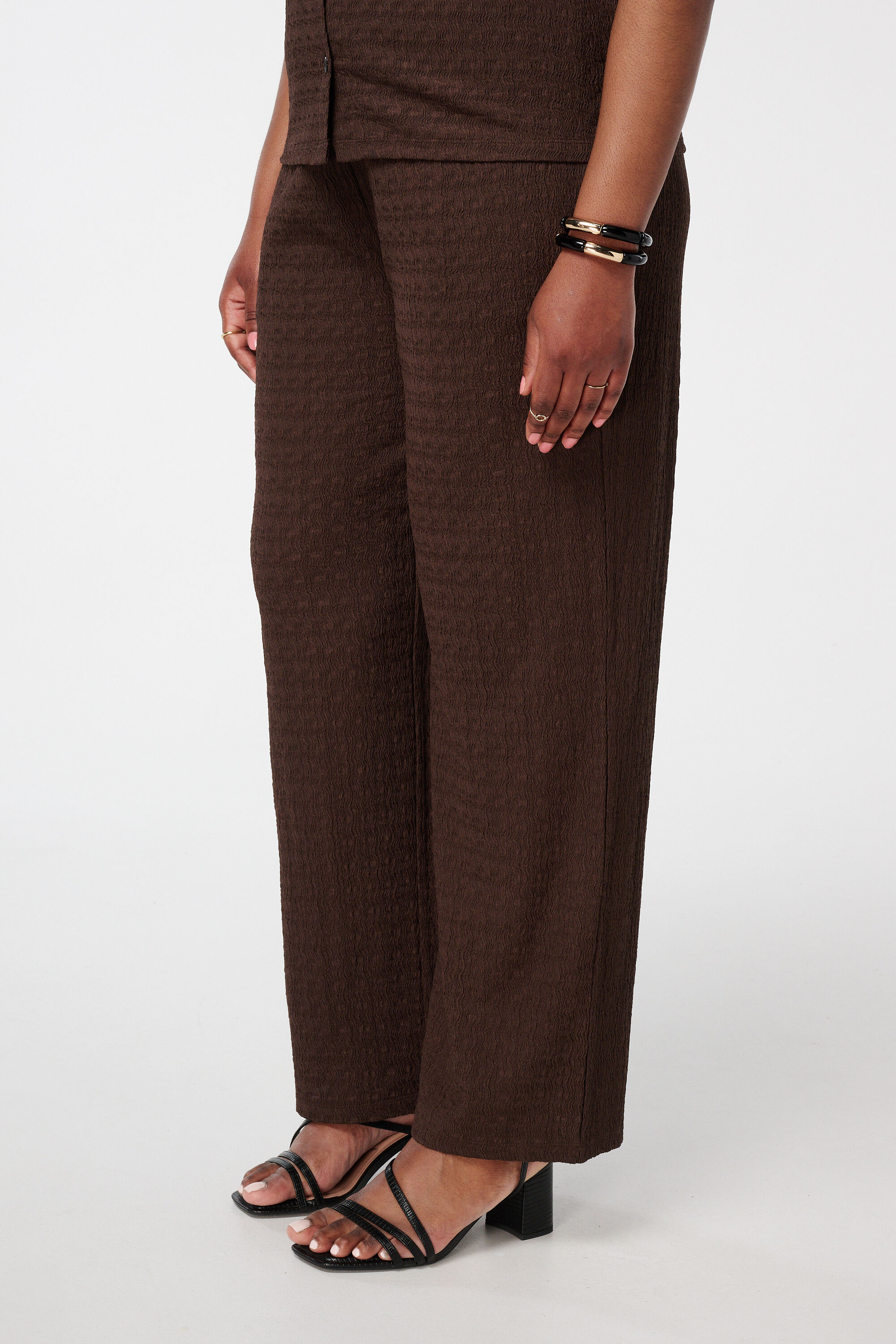 Pantalones con textura y cintura con lazo image number 5