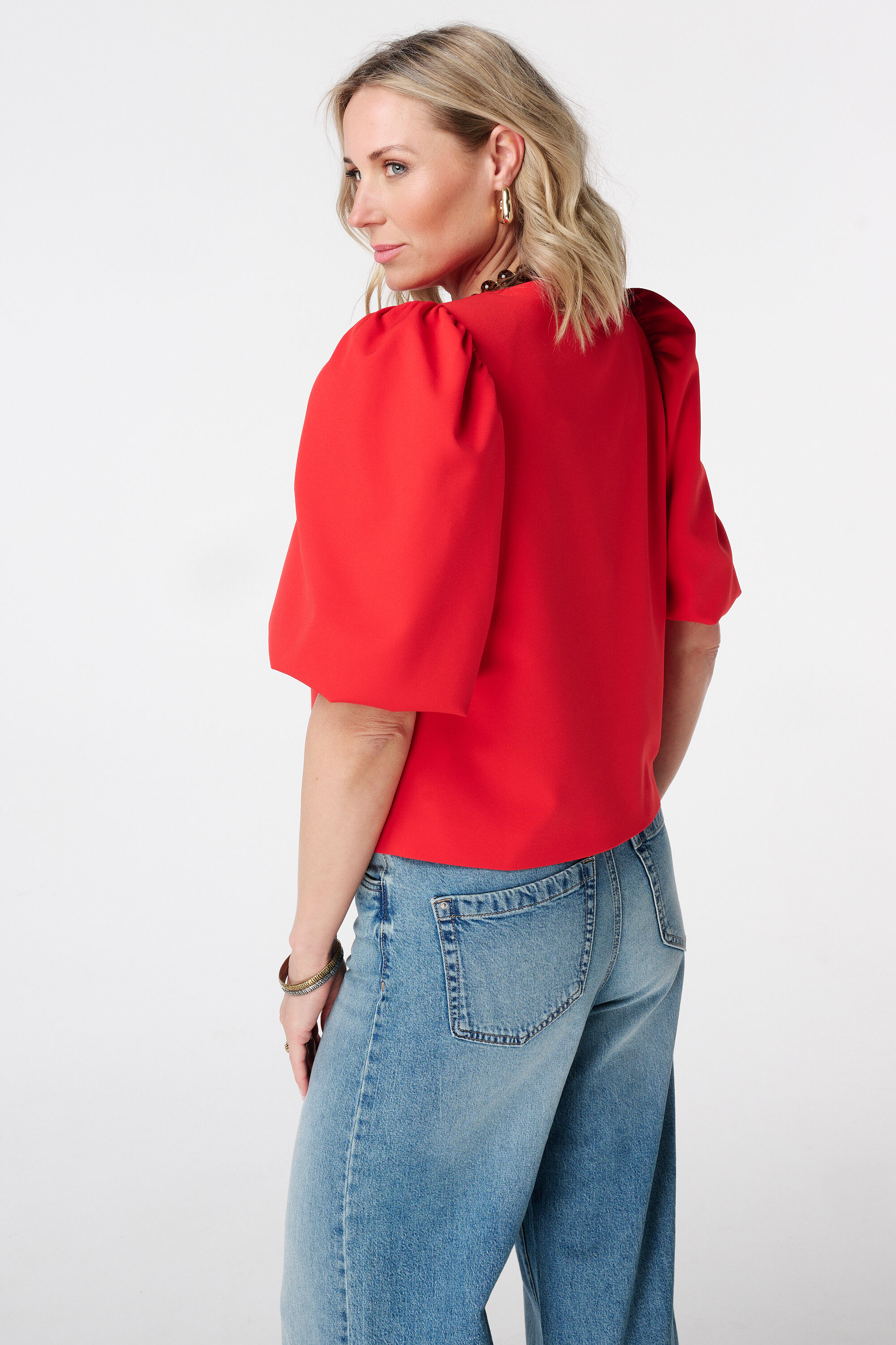 Blazer con mangas abullonadas cortas image number 3