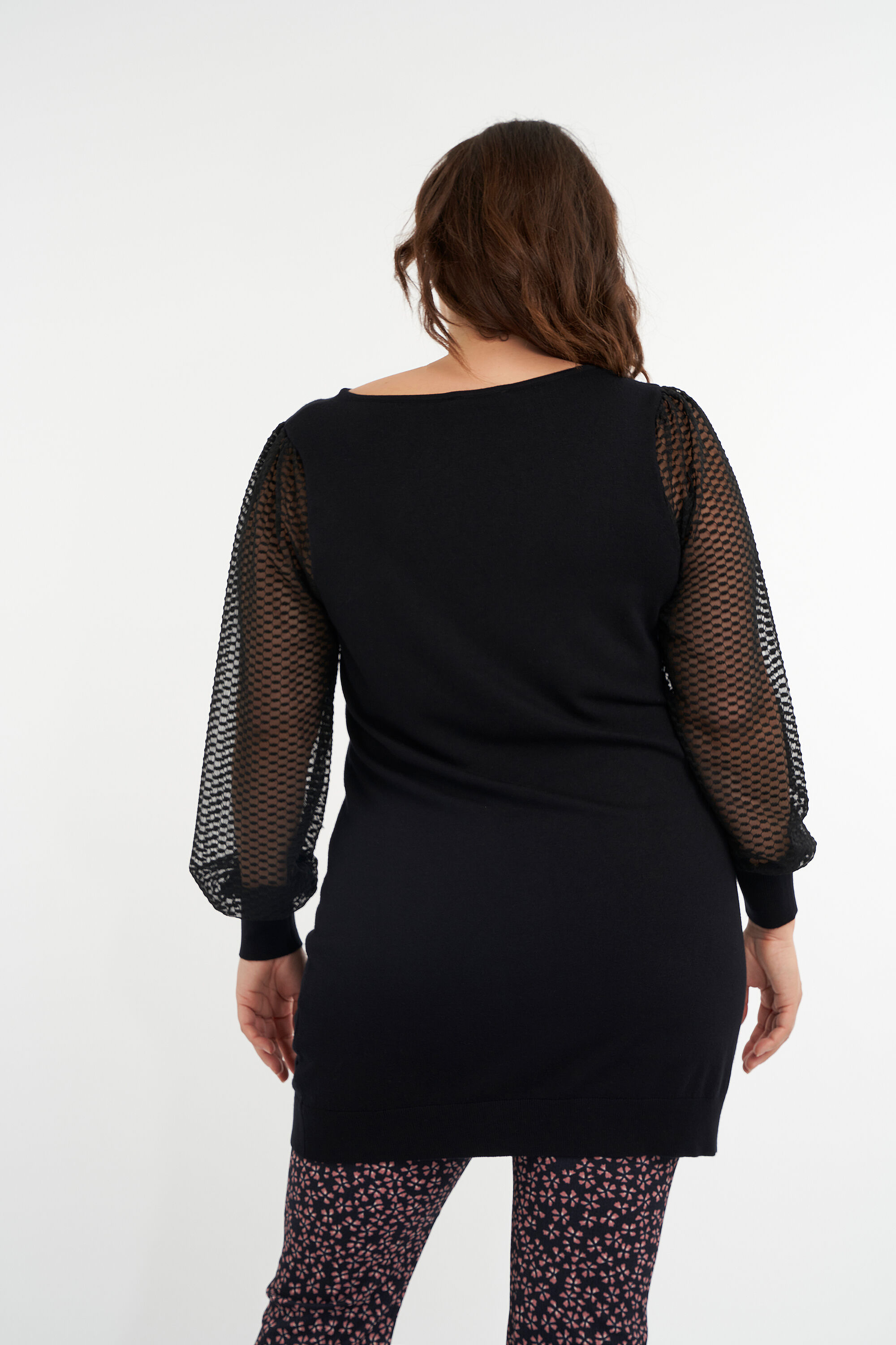 Su&eacute;ter largo con mangas de gasa image number 3