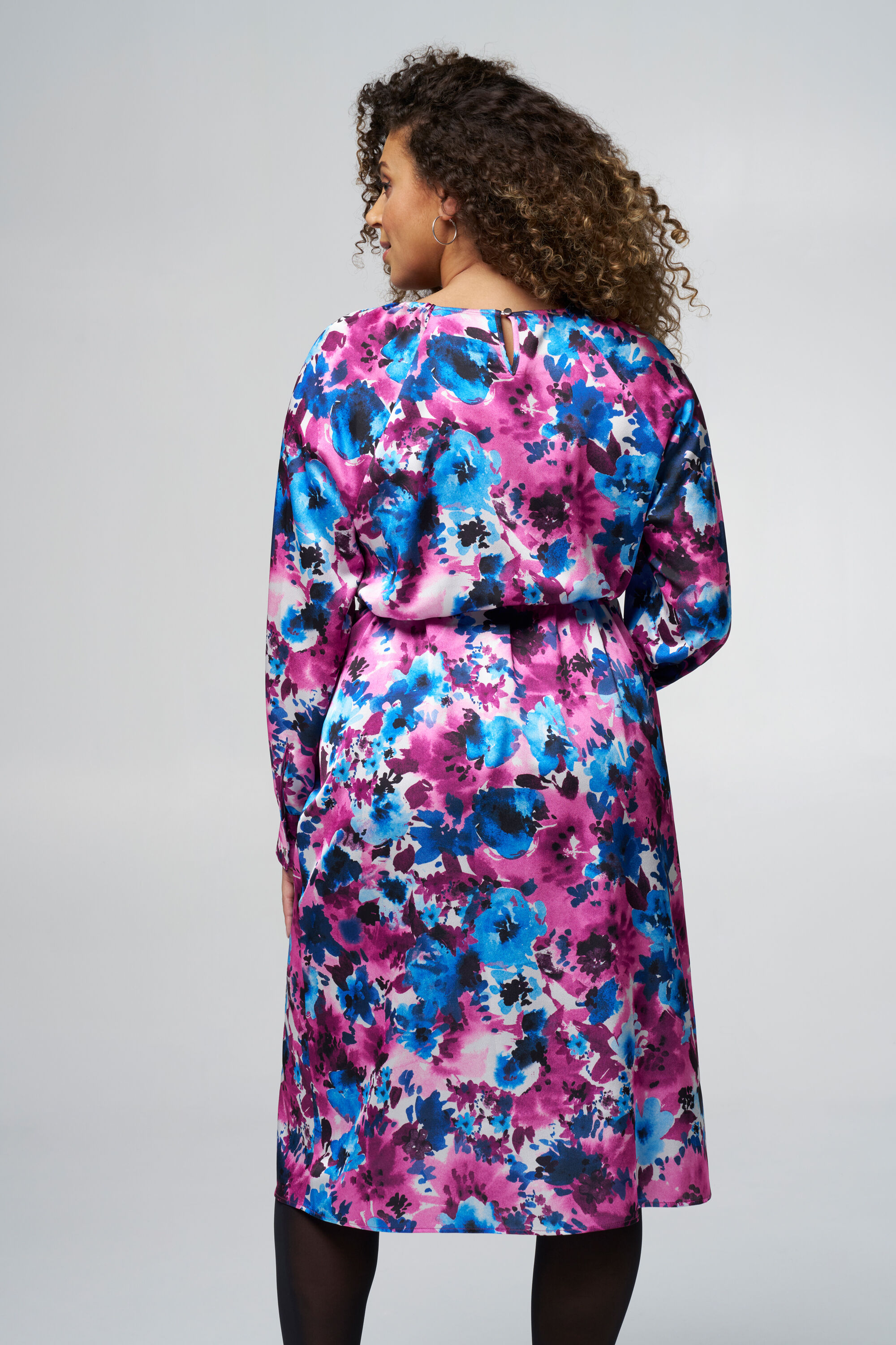 Vestido de sat&eacute;n con estampado image number 3