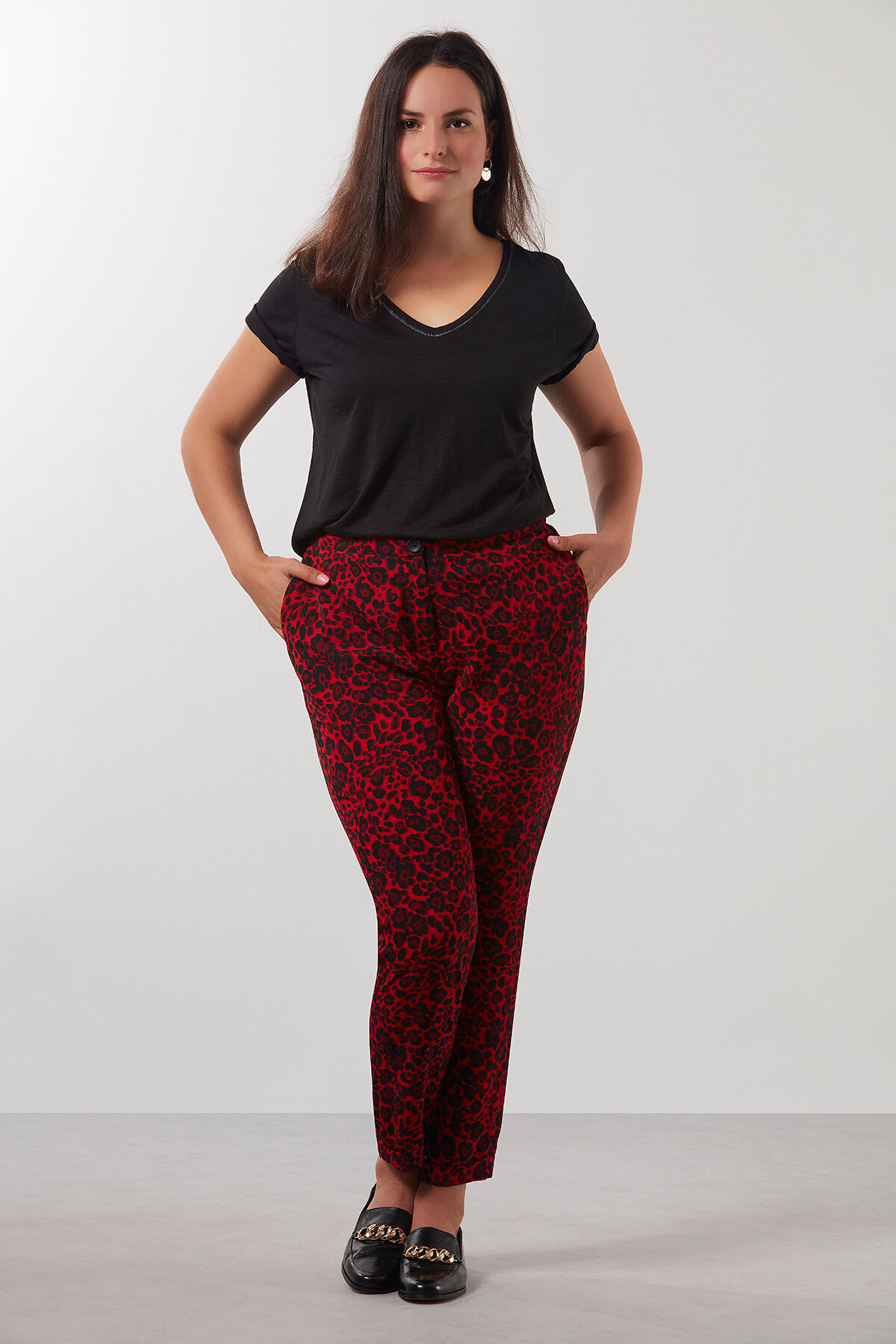 Pantalones con estampado de leopardo image number 4