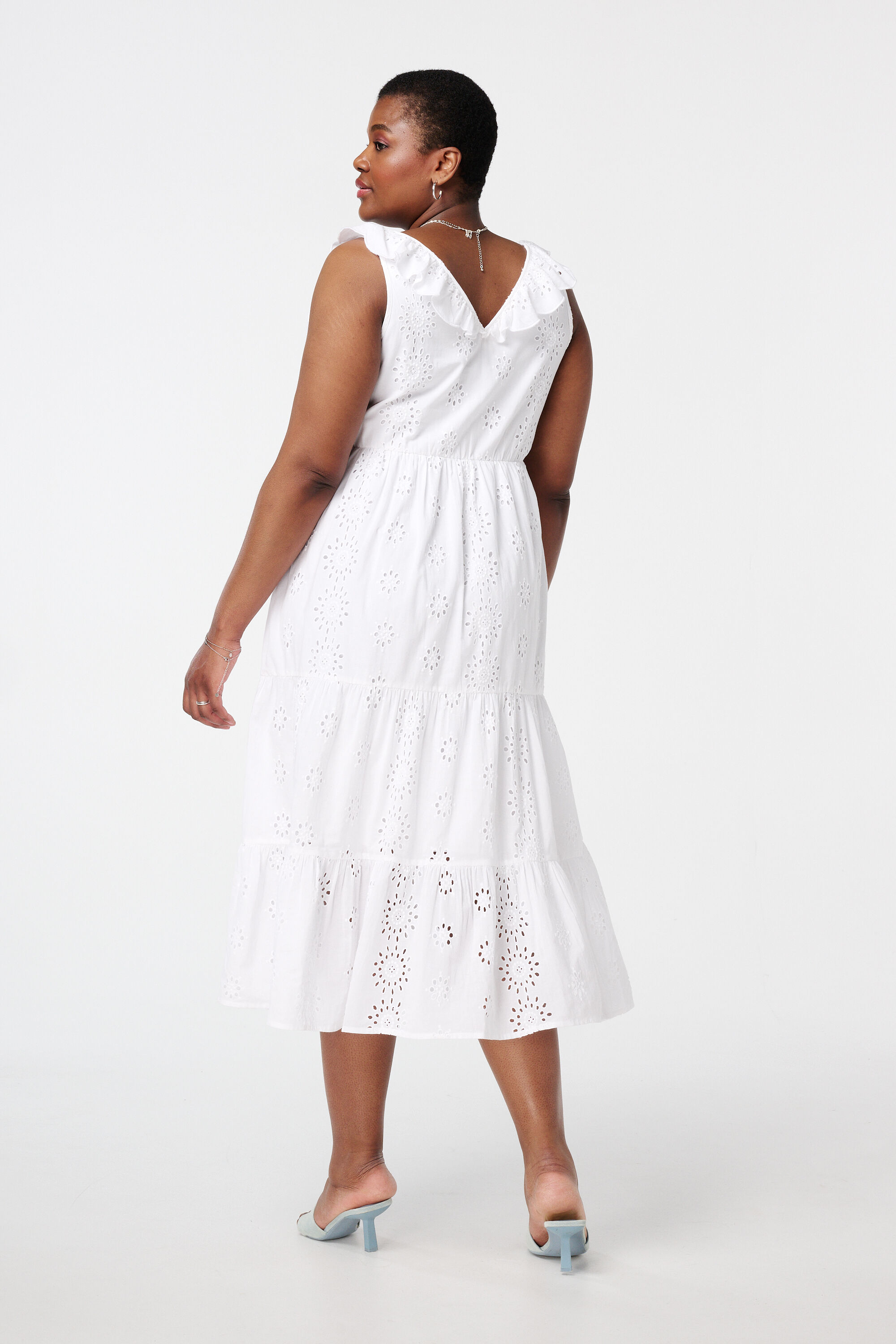 Vestido con patr&oacute;n bordado image number 3