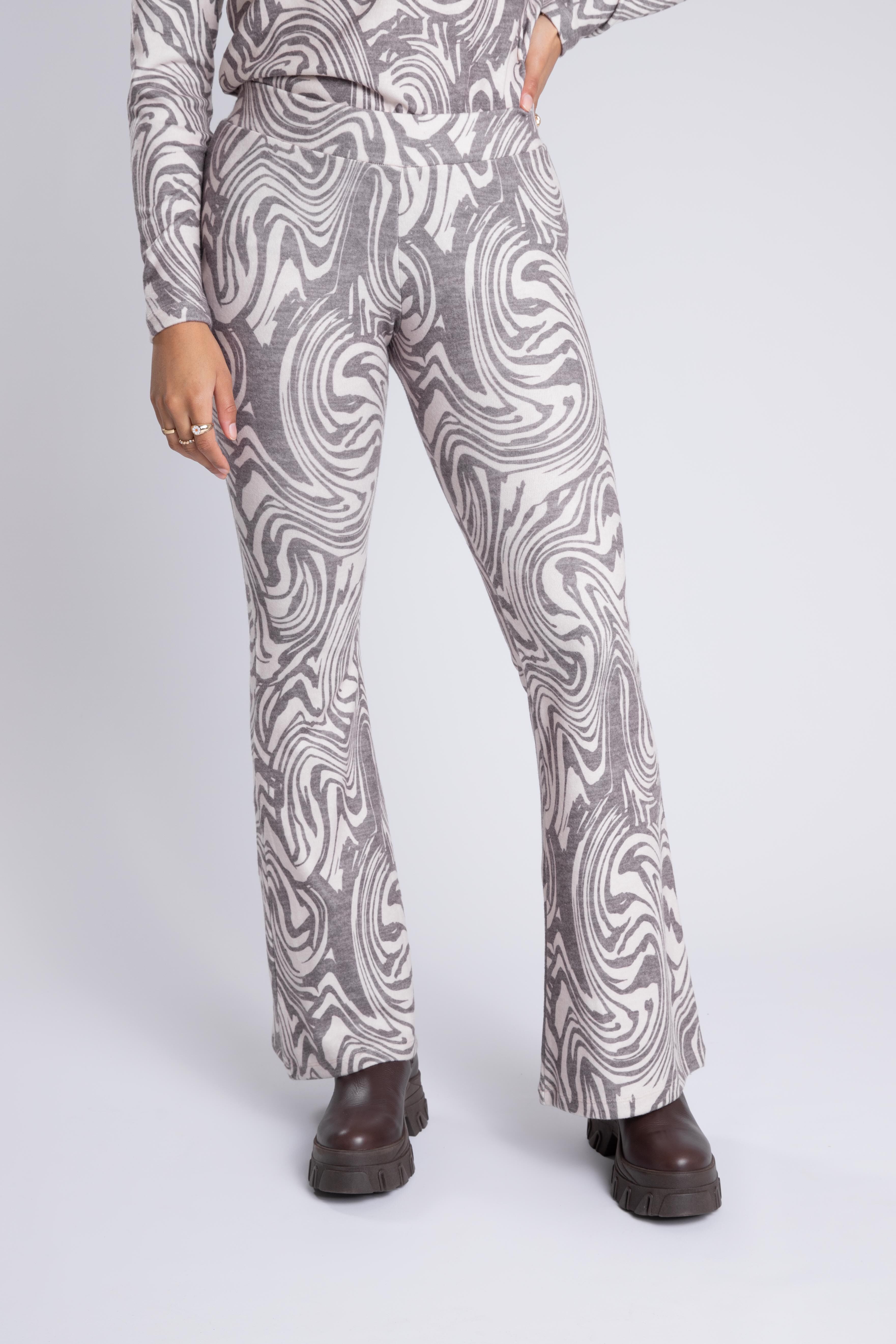 Leggings acampanados con estampado  image number 4