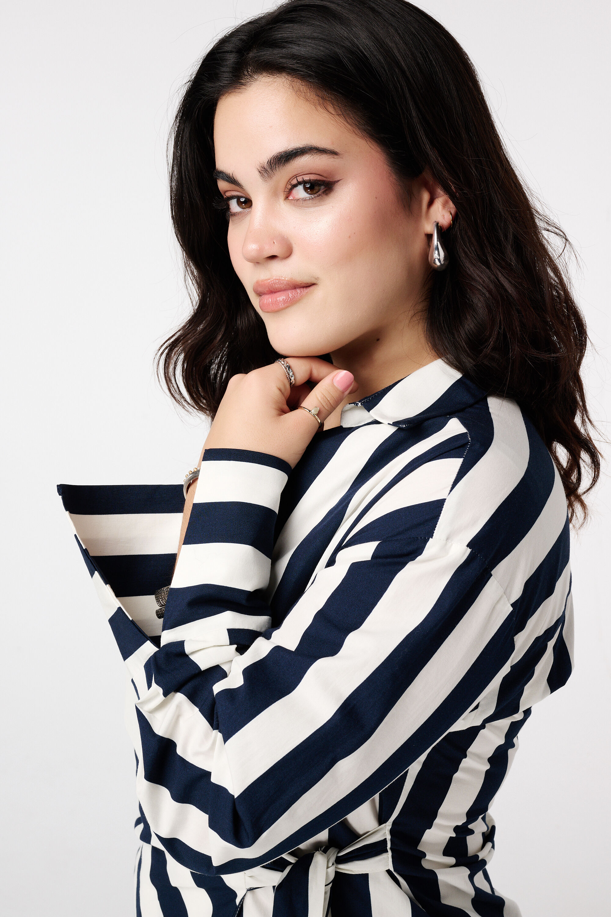 Blusa cruzada con escote en pico y lazo image number 4