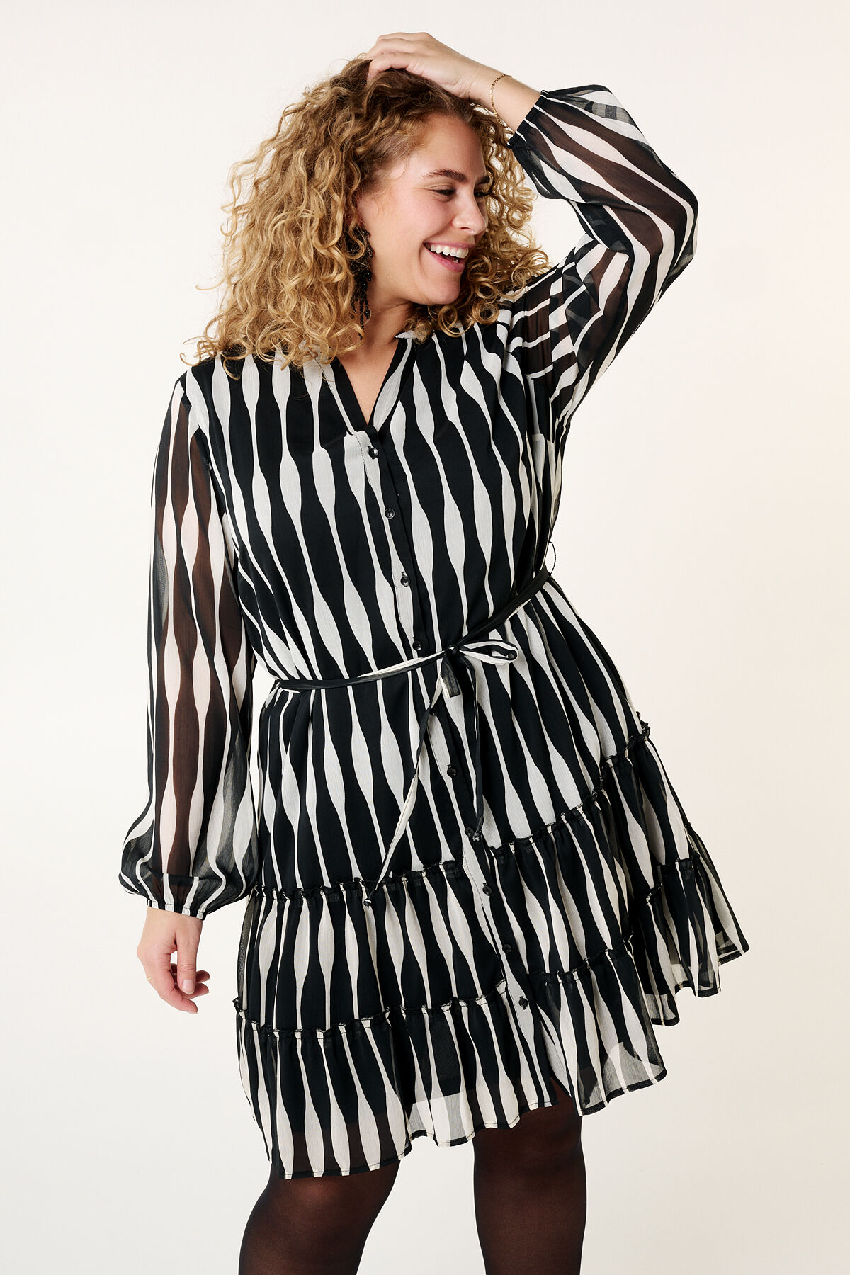 Vestido con estampado bicolor image number 5