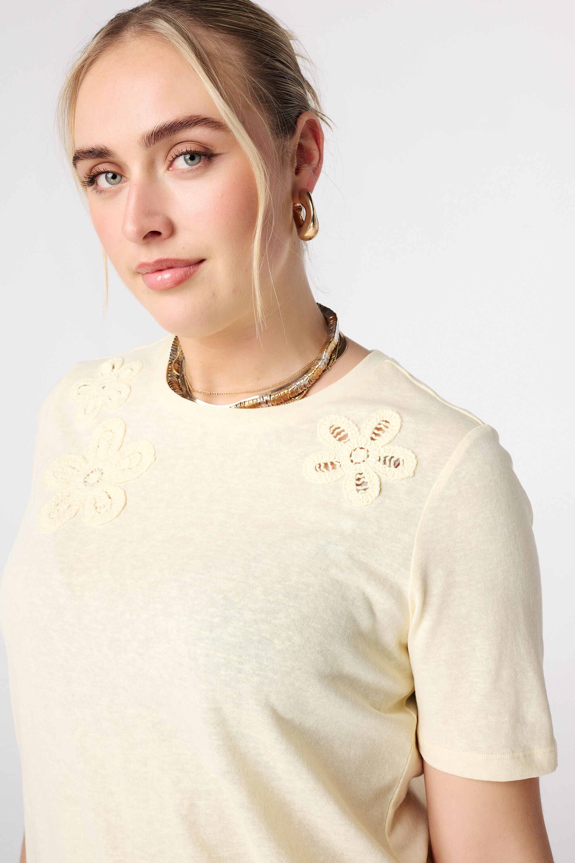 Camiseta con corazones 3D image number 4