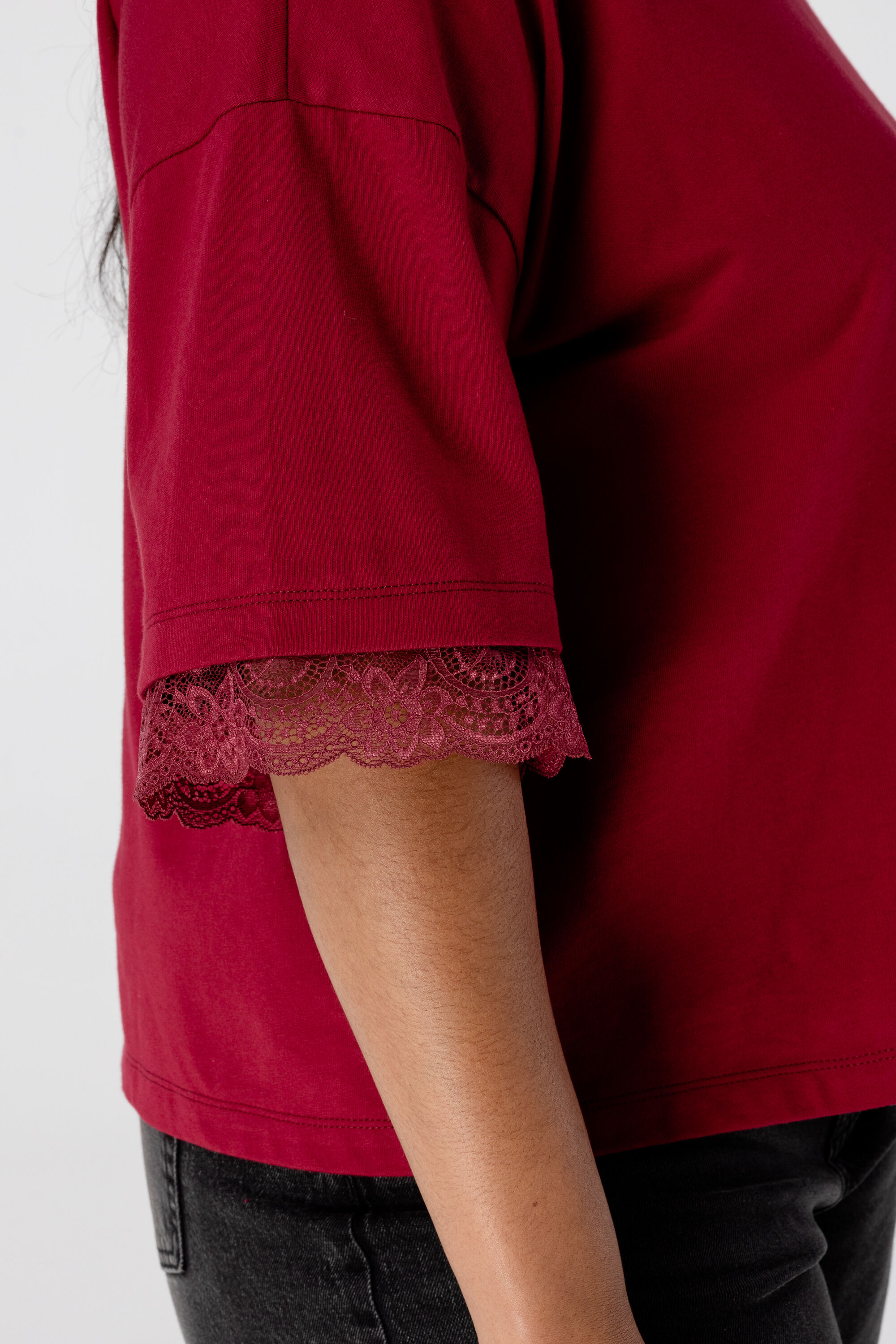 Camiseta con detalles de encaje image number 4