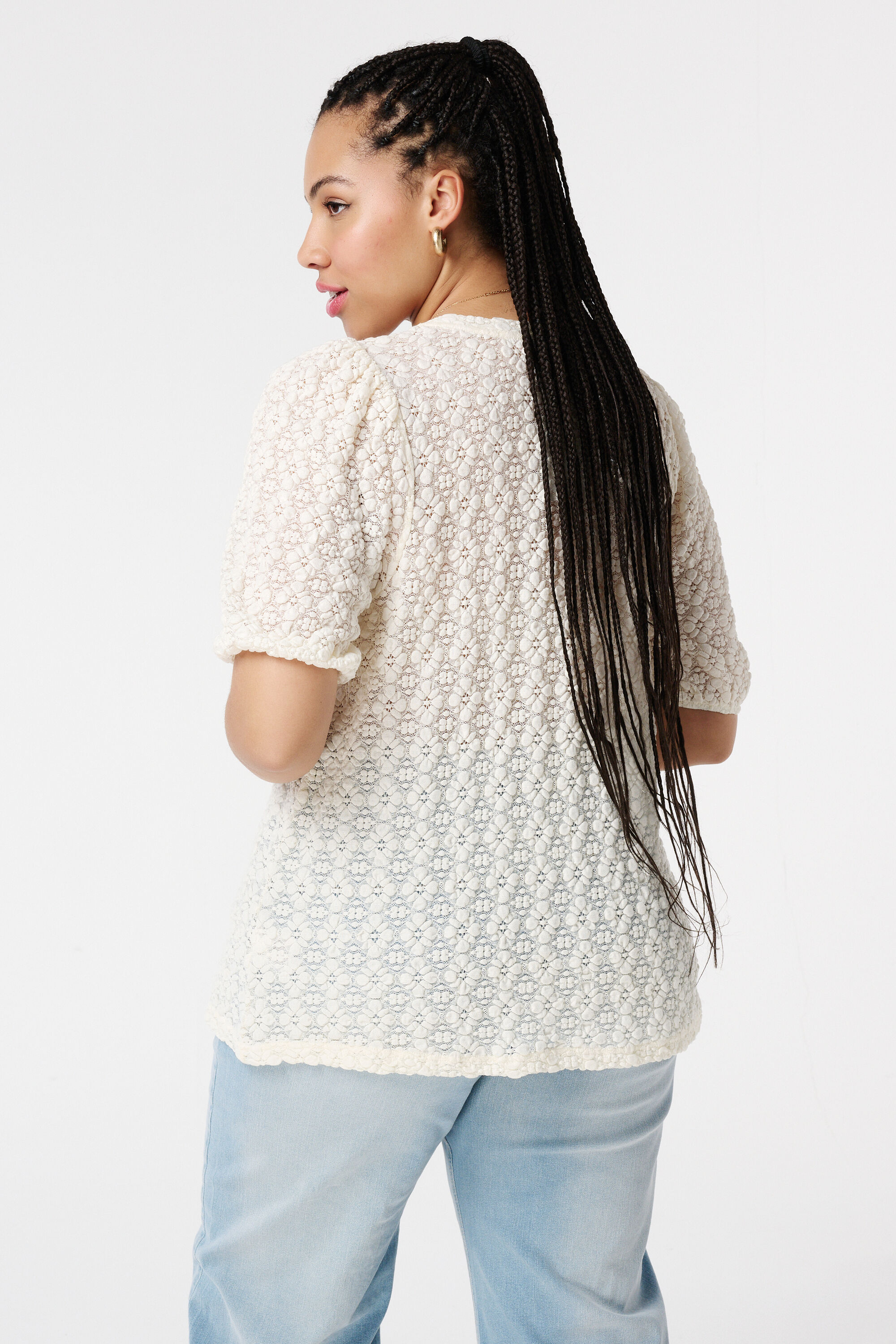 Top de encaje con manga corta image number 3