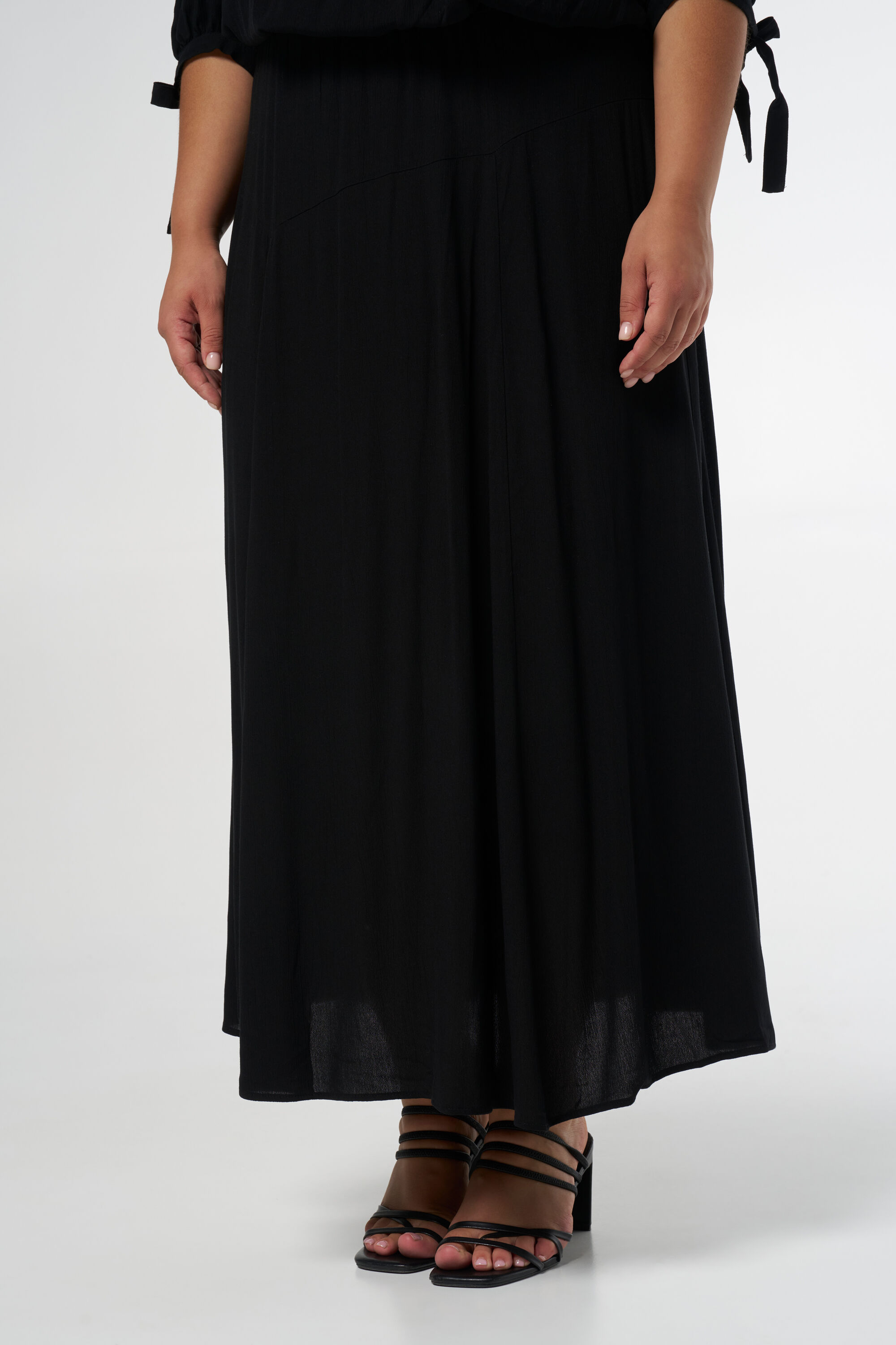 Falda midi con abertura image number 5