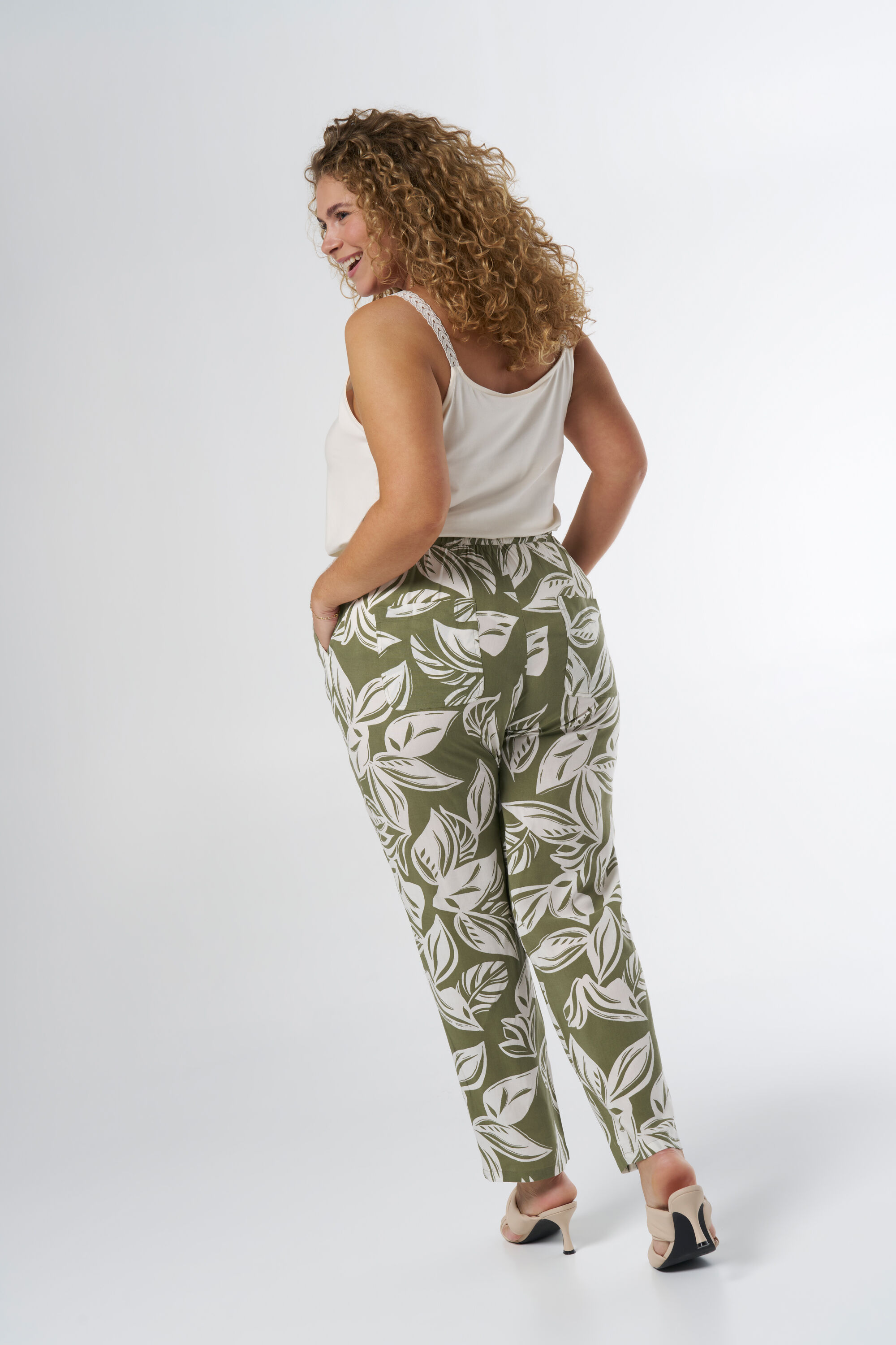 Pantalones con estampado image number 3