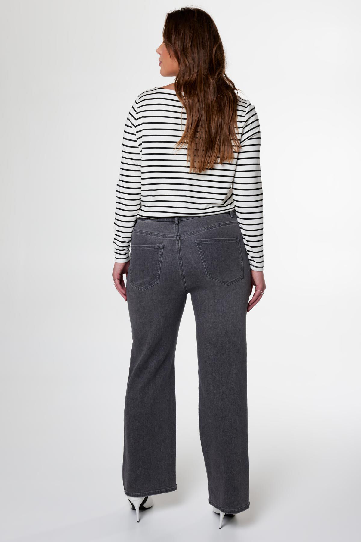 Vaqueros de pernera ancha image number 3