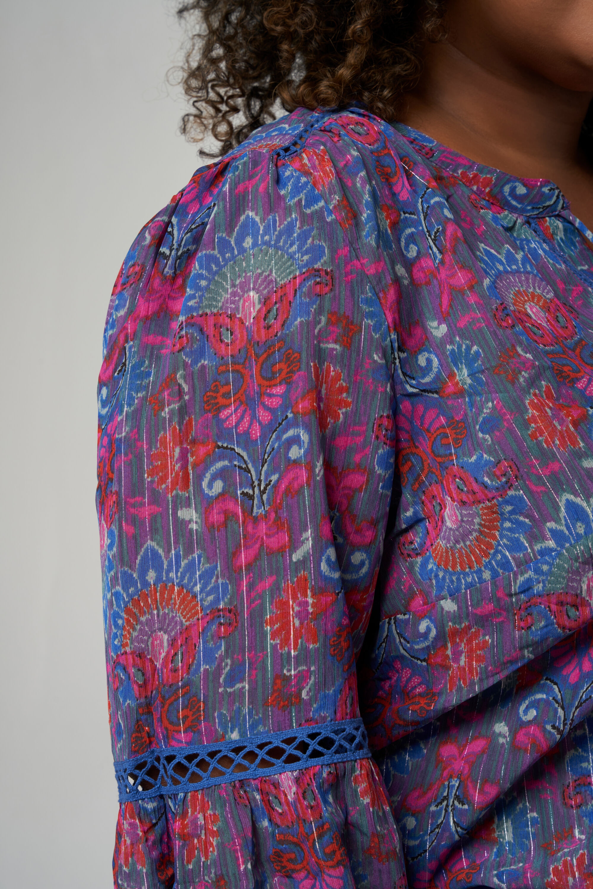Blusa con estampado paisley  image number 4