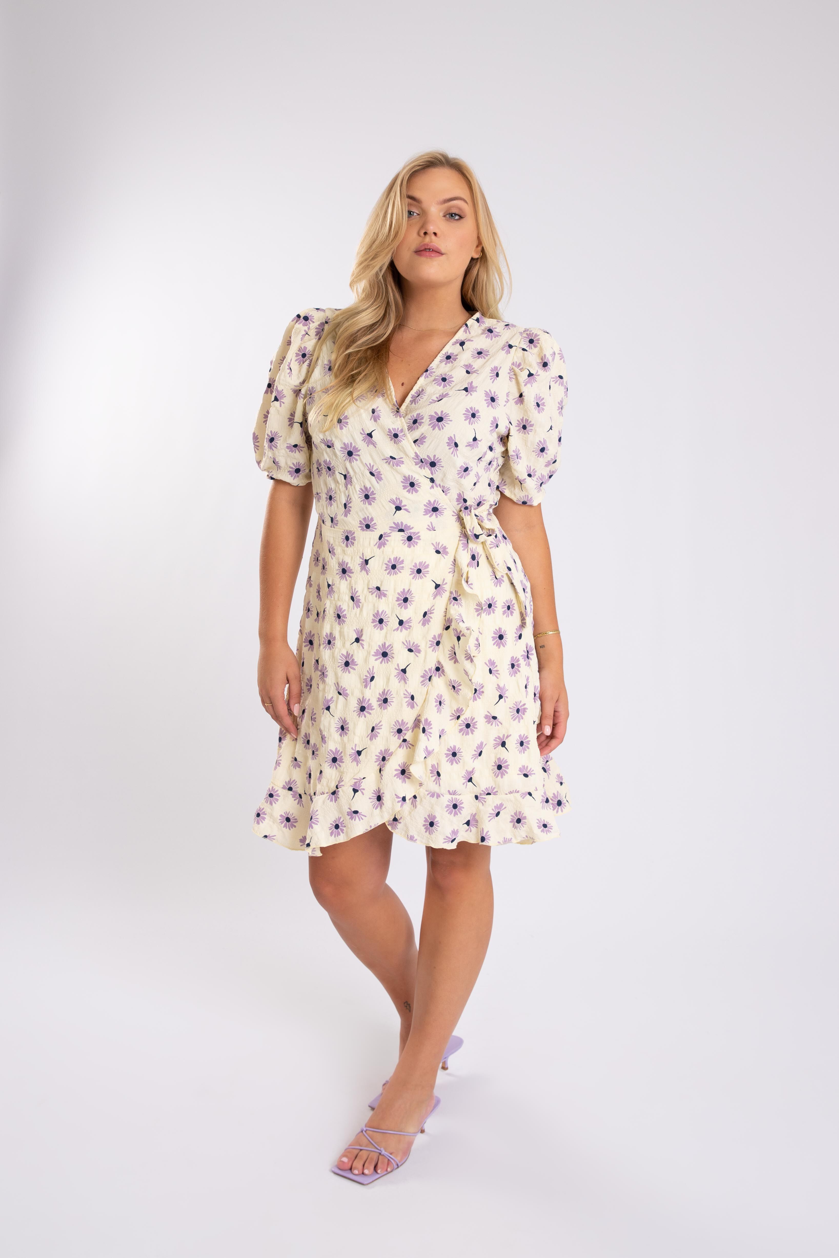 Vestido cruzado con estampado image number 5