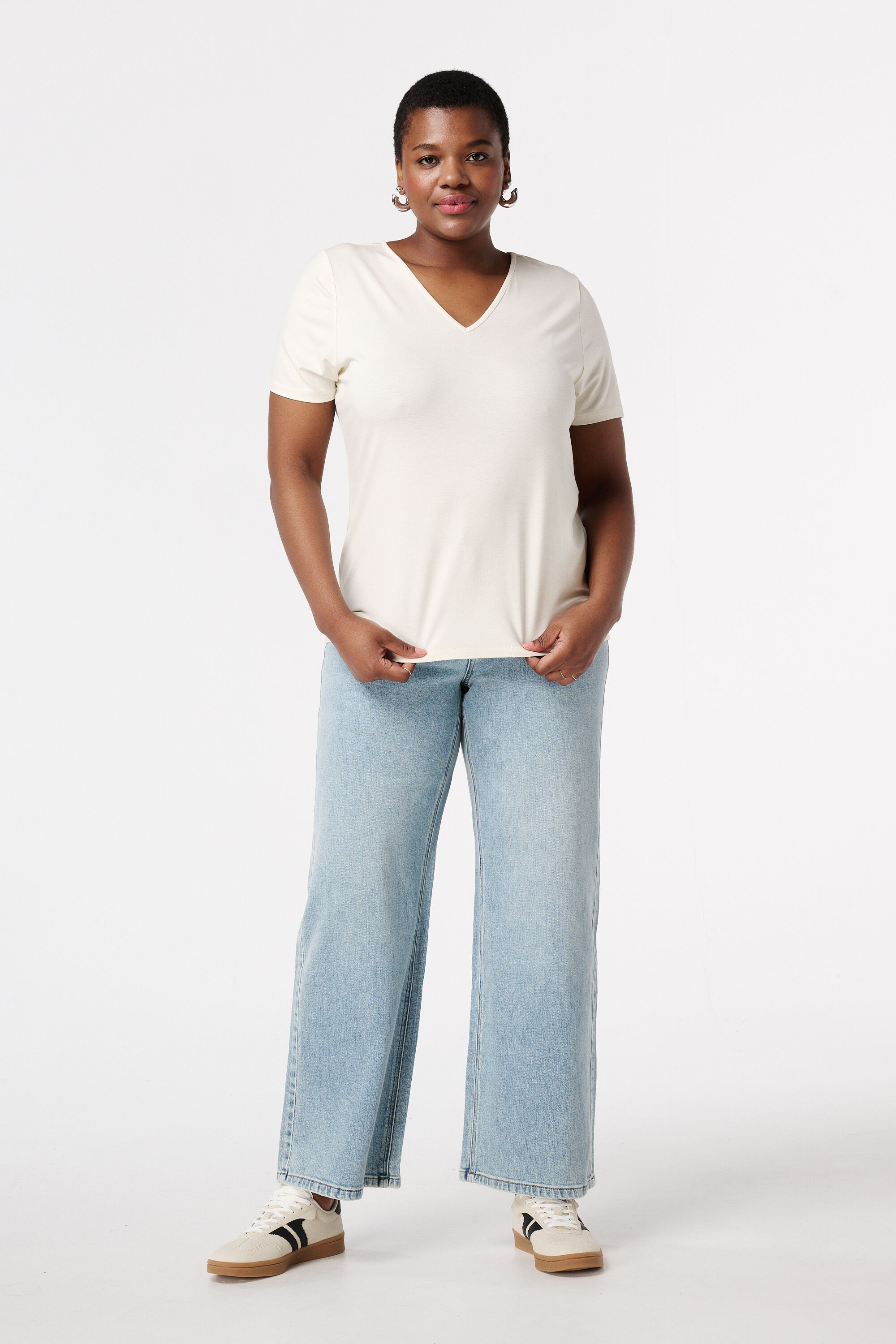 Camiseta con escote en V image number 5