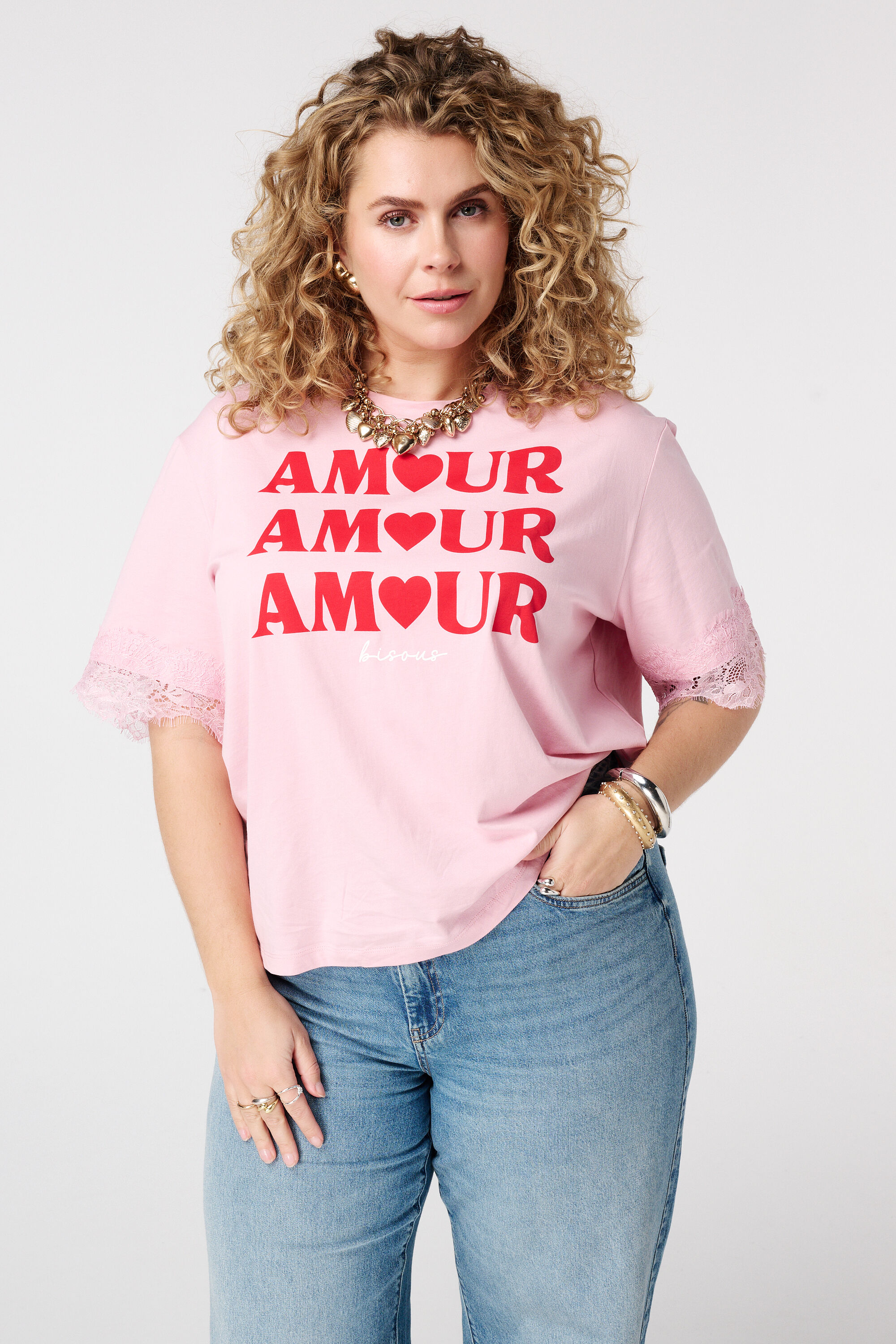 Camiseta con detalles de encaje