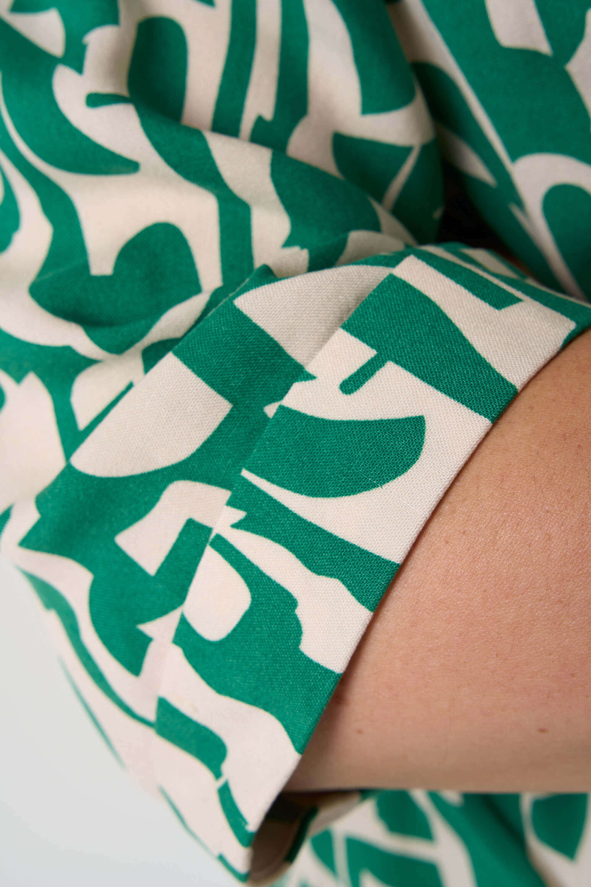 Blusa con estampado gr&aacute;fico image number 5