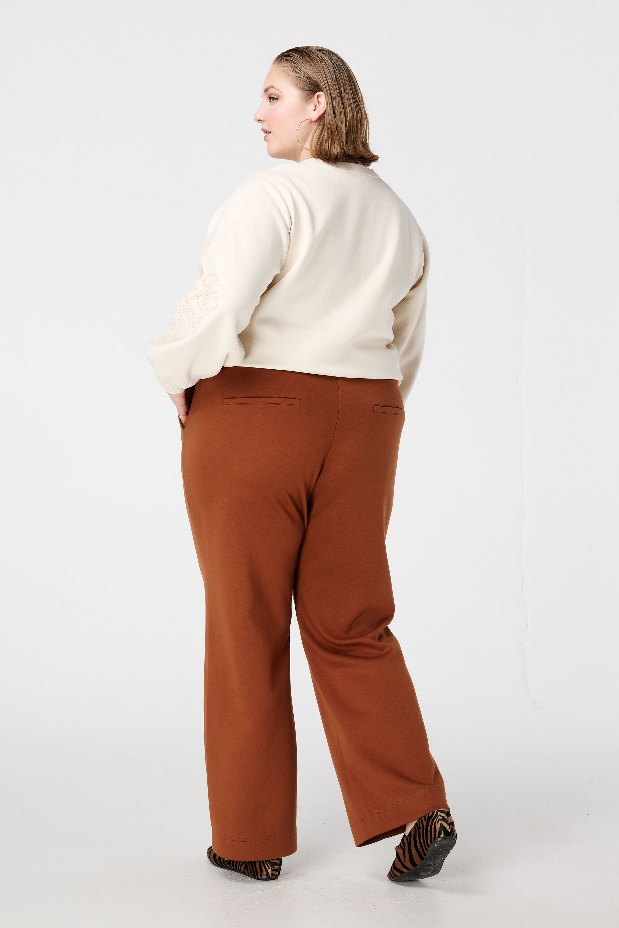 Pantalones con pinzas image number 3