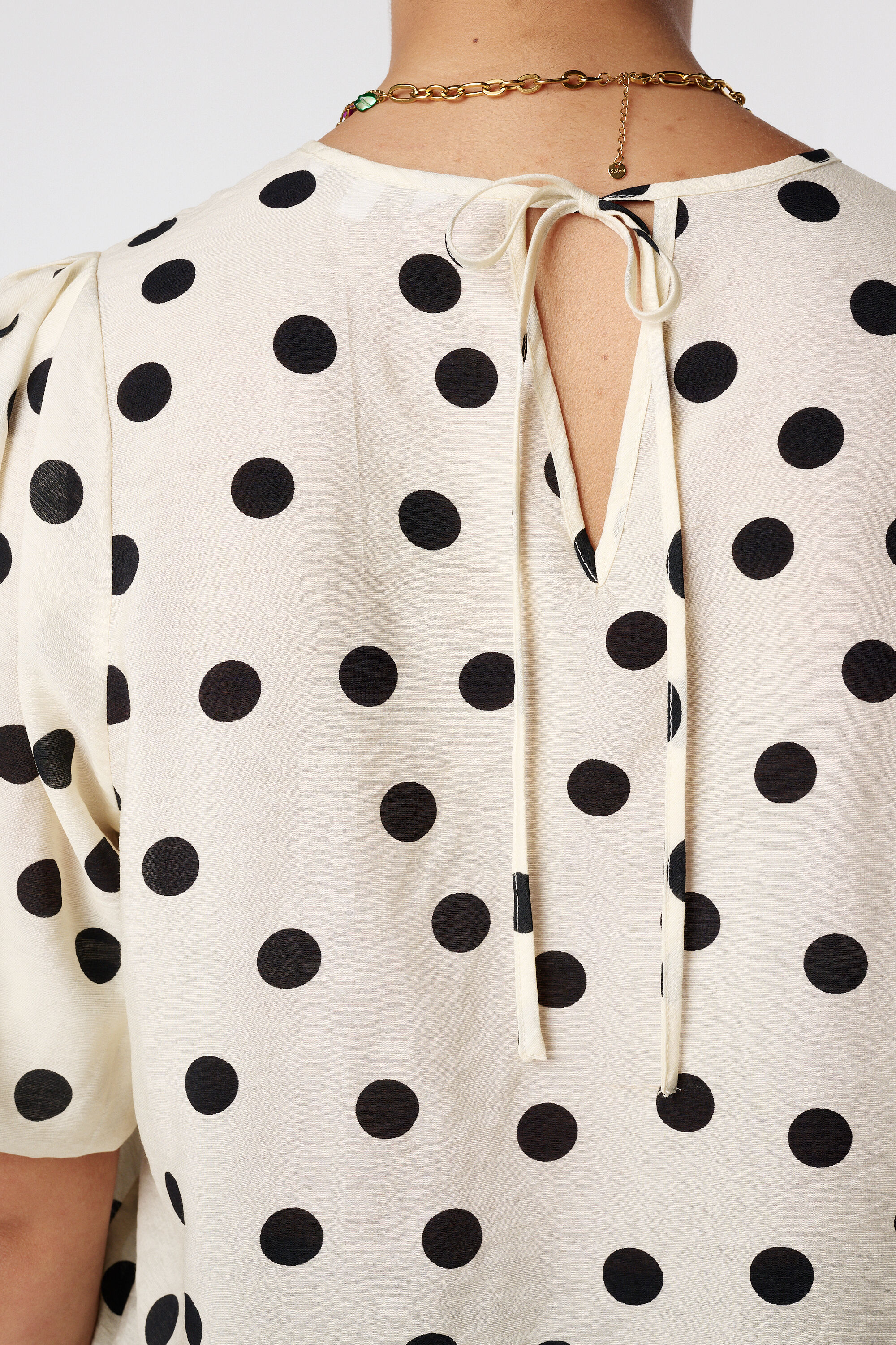 Blusa con lunares image number 6