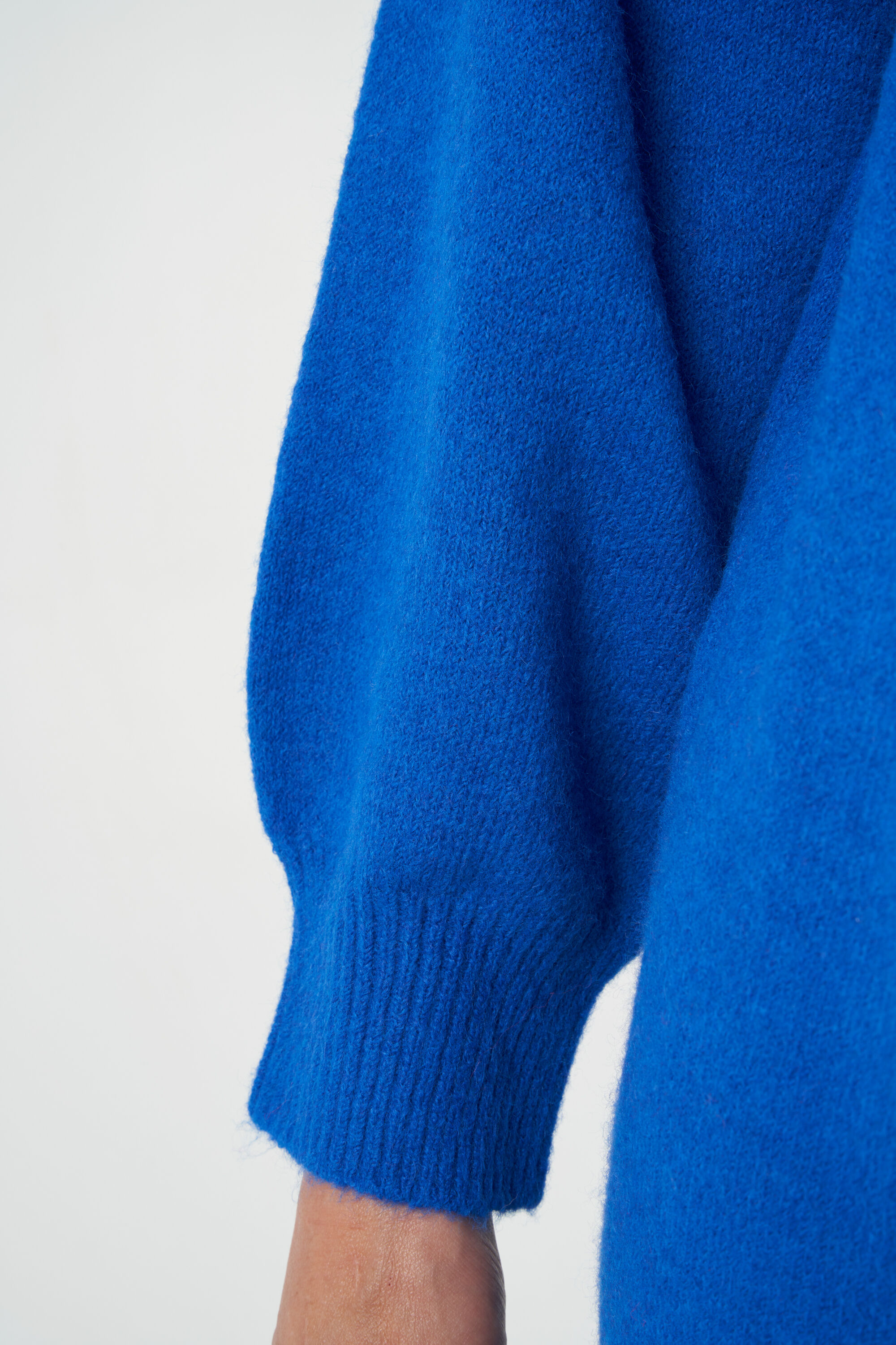 Vestido midi de punto fino image number 4