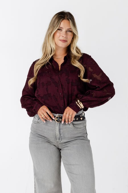 Blusa con detalles bordados Blusa con detalles bordados