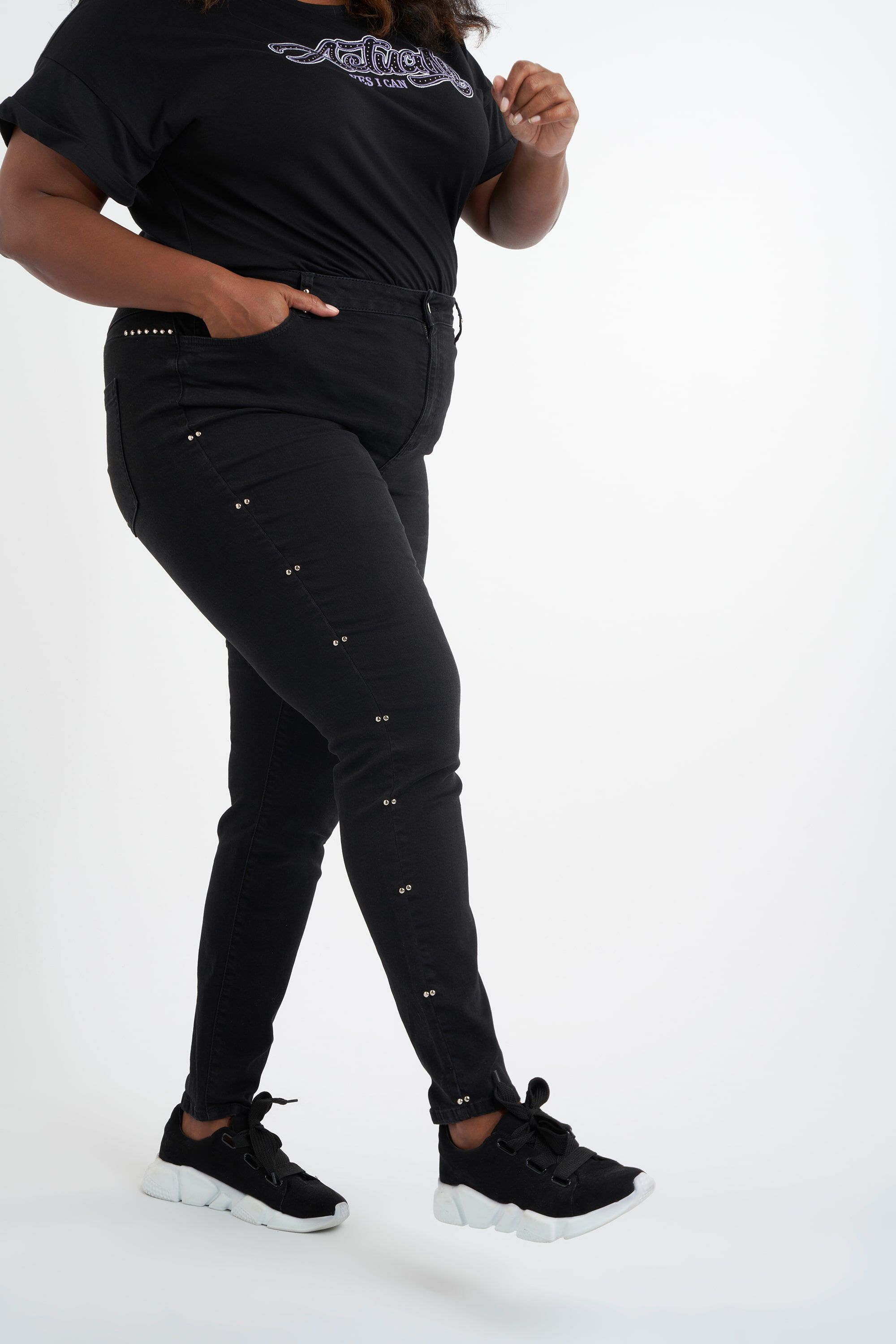 Vaqueros con tachuelas  image number 4